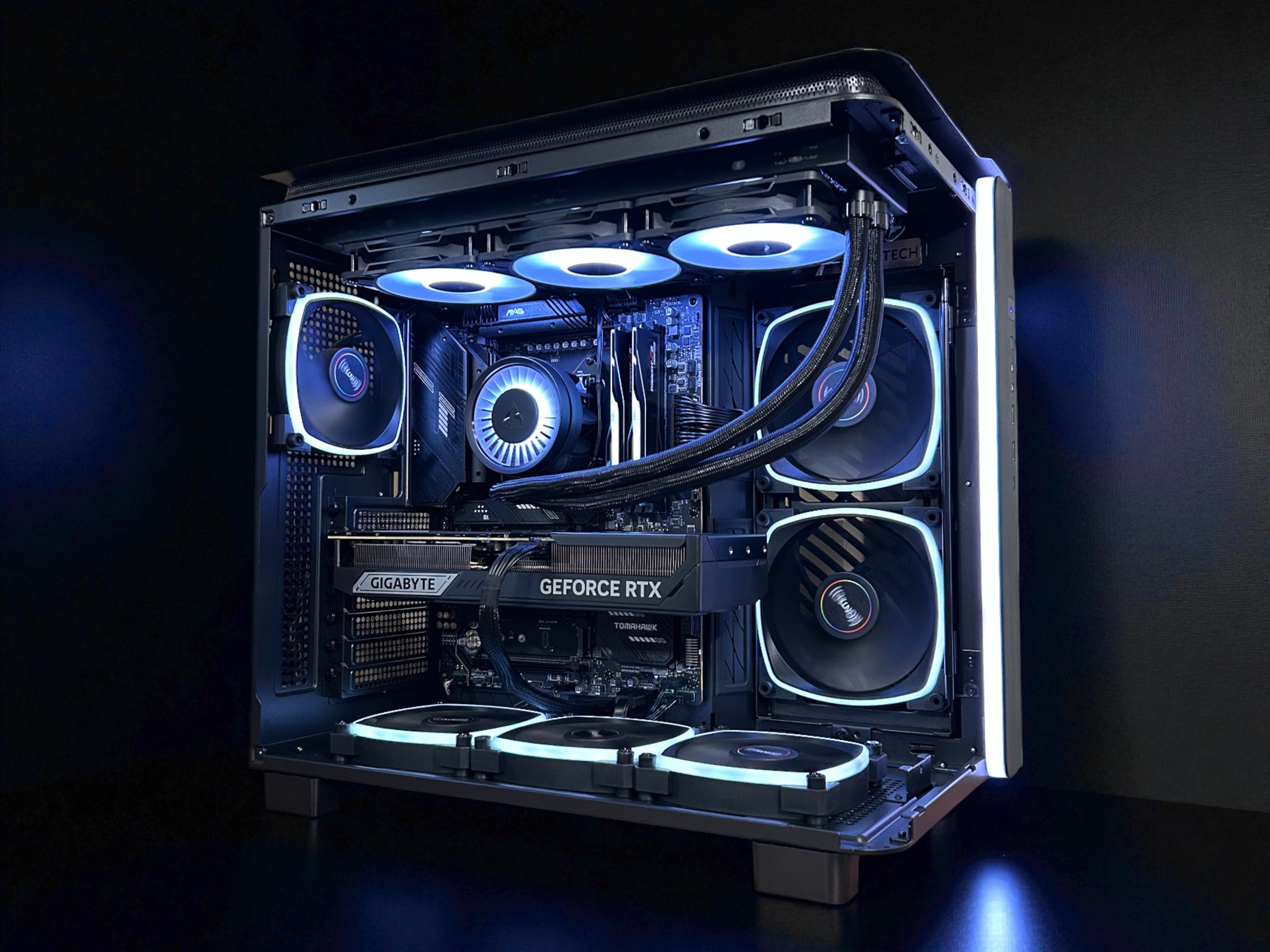 RTX 5080 | Ryzen 7 9800X3D | 32GB DDR5 6200MT/s CL30 | 2TB NVMe | The Commander RTX