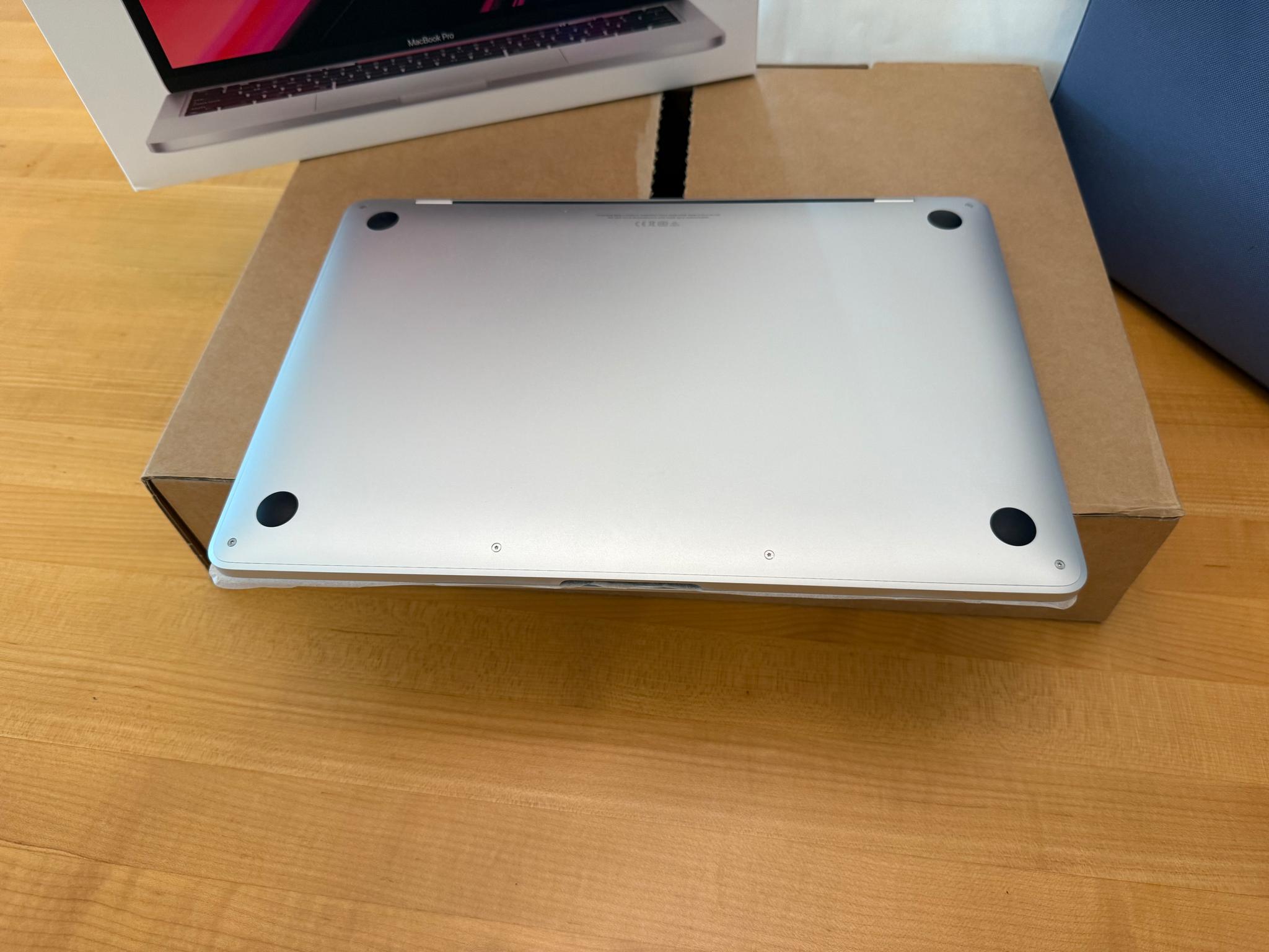 M1 Macbook Pro 13” 8gb 256gb