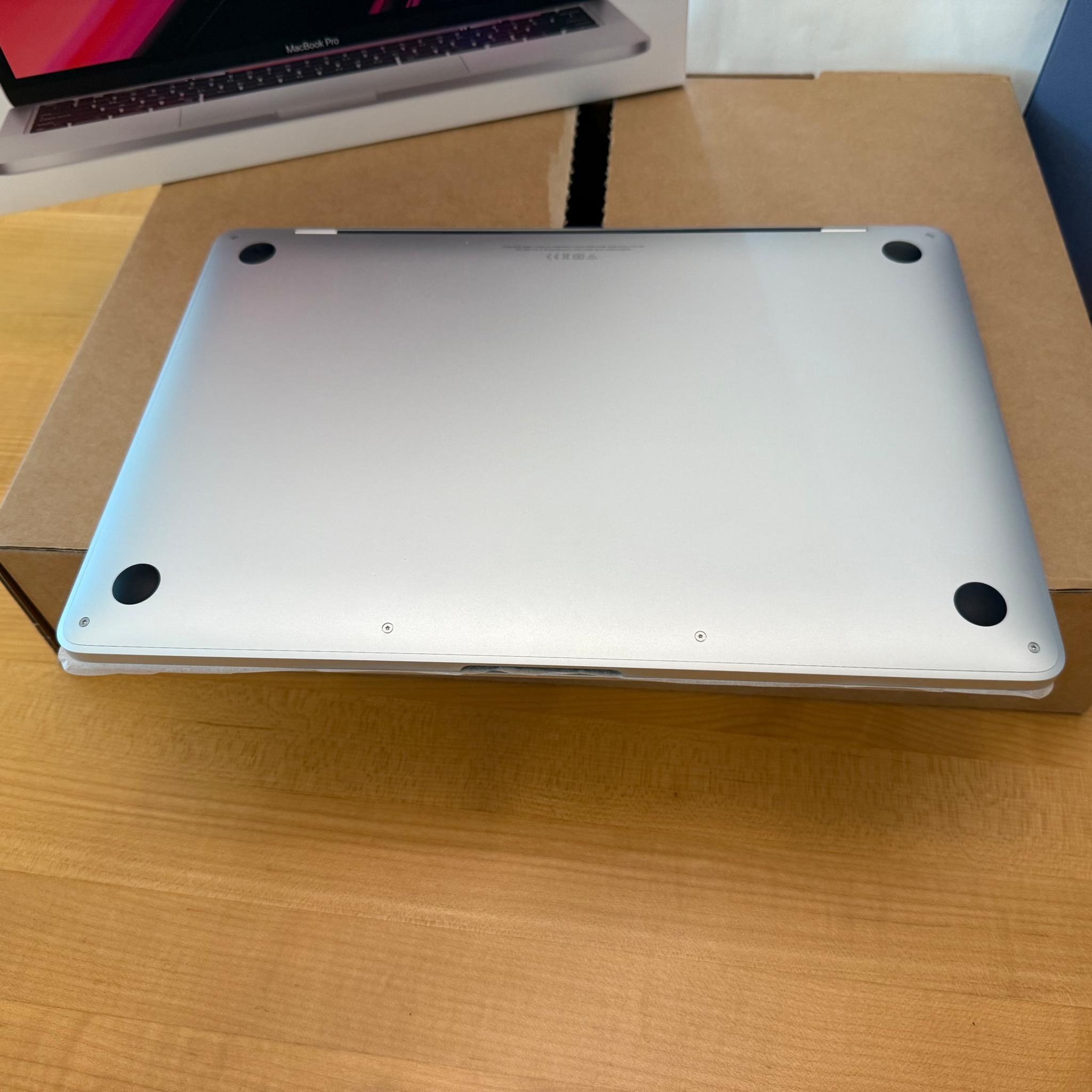 M1 Macbook Pro 13” 8gb 256gb