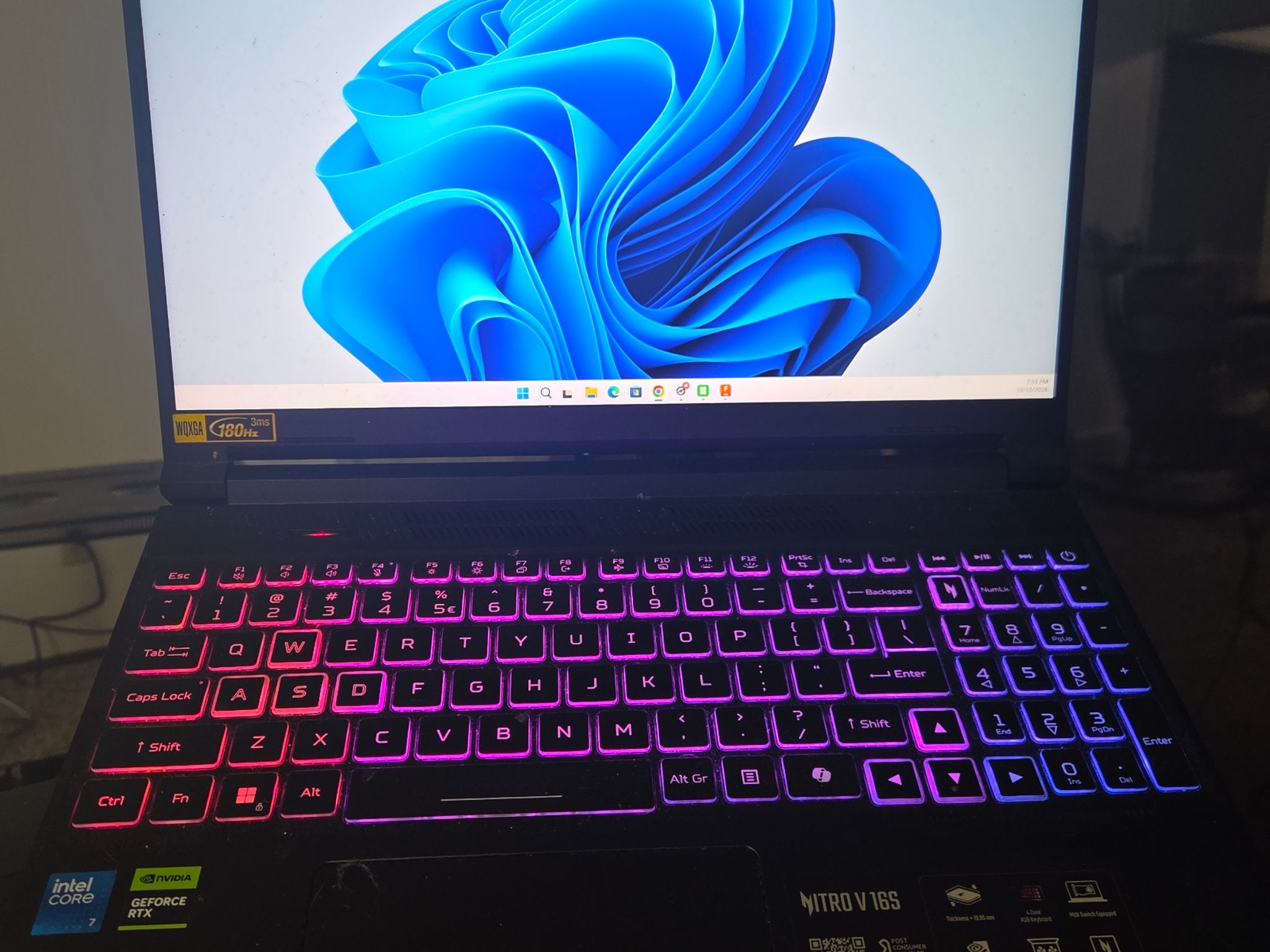 Acer Nitro V 16S