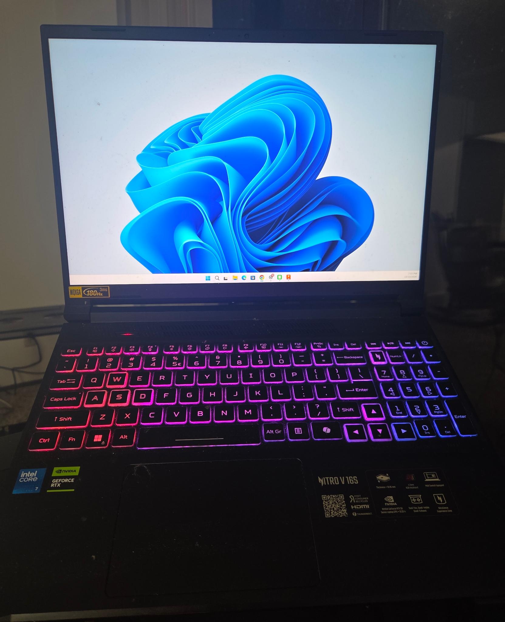 Acer Nitro V 16S