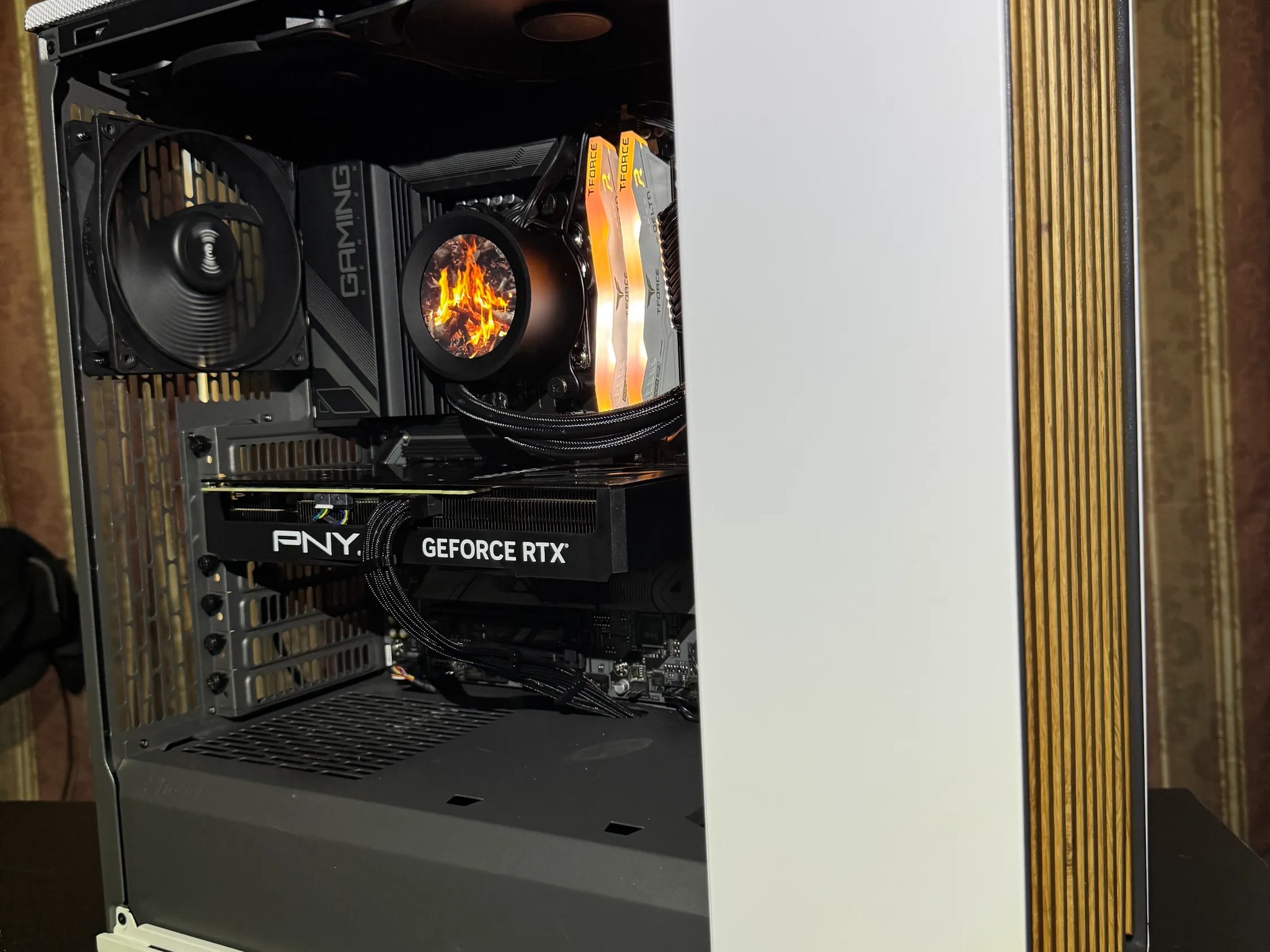 4070 + RYZEN 7 7700 +32GB  (FIRE WOOD🔥)