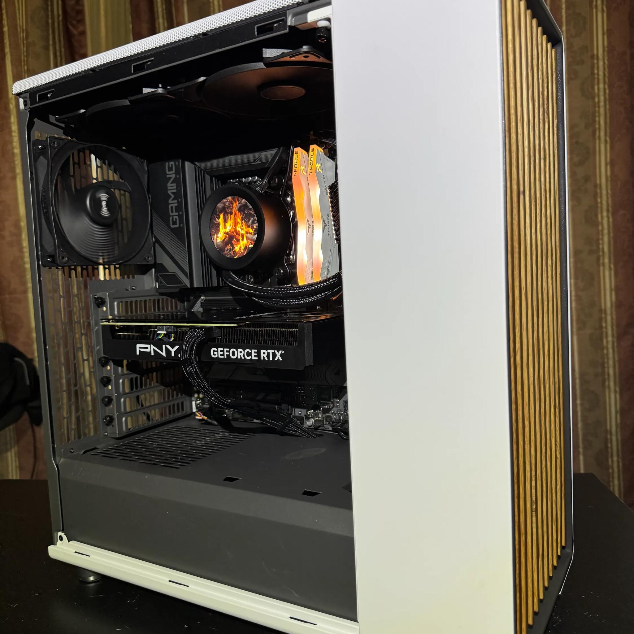 4070 + RYZEN 7 7700 +32GB  (FIRE WOOD🔥)