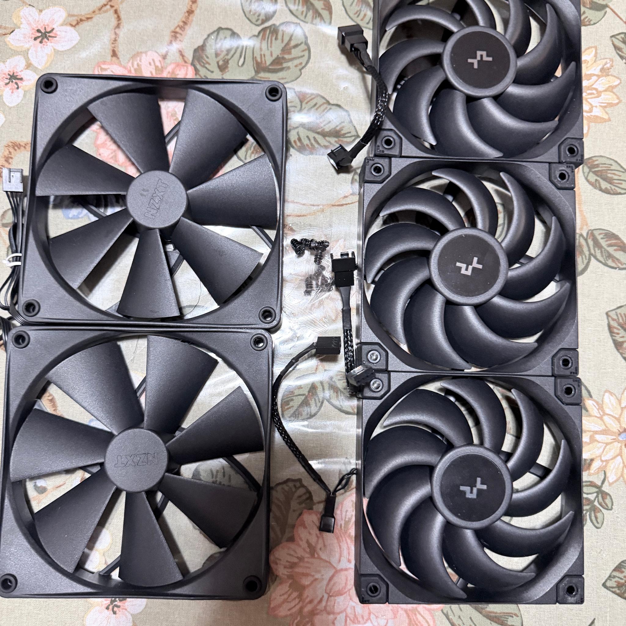 Lot of 5 Fans | 3 Black DeepCool Daisy chain 120mm Black non-rgb | 2 NZXT 140mm fans black non-rgb