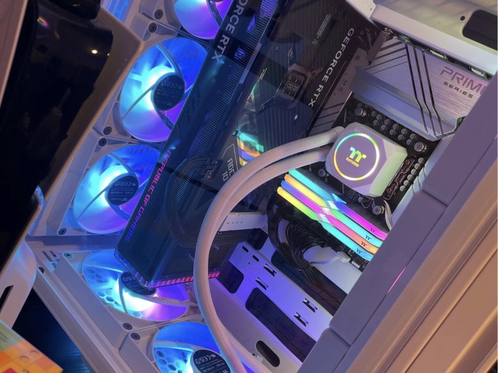 RTX 4090 • i9-14900KF • 64GB DDR5 • 4TB NVMe • White RGB Build - HIGH End gaming PC