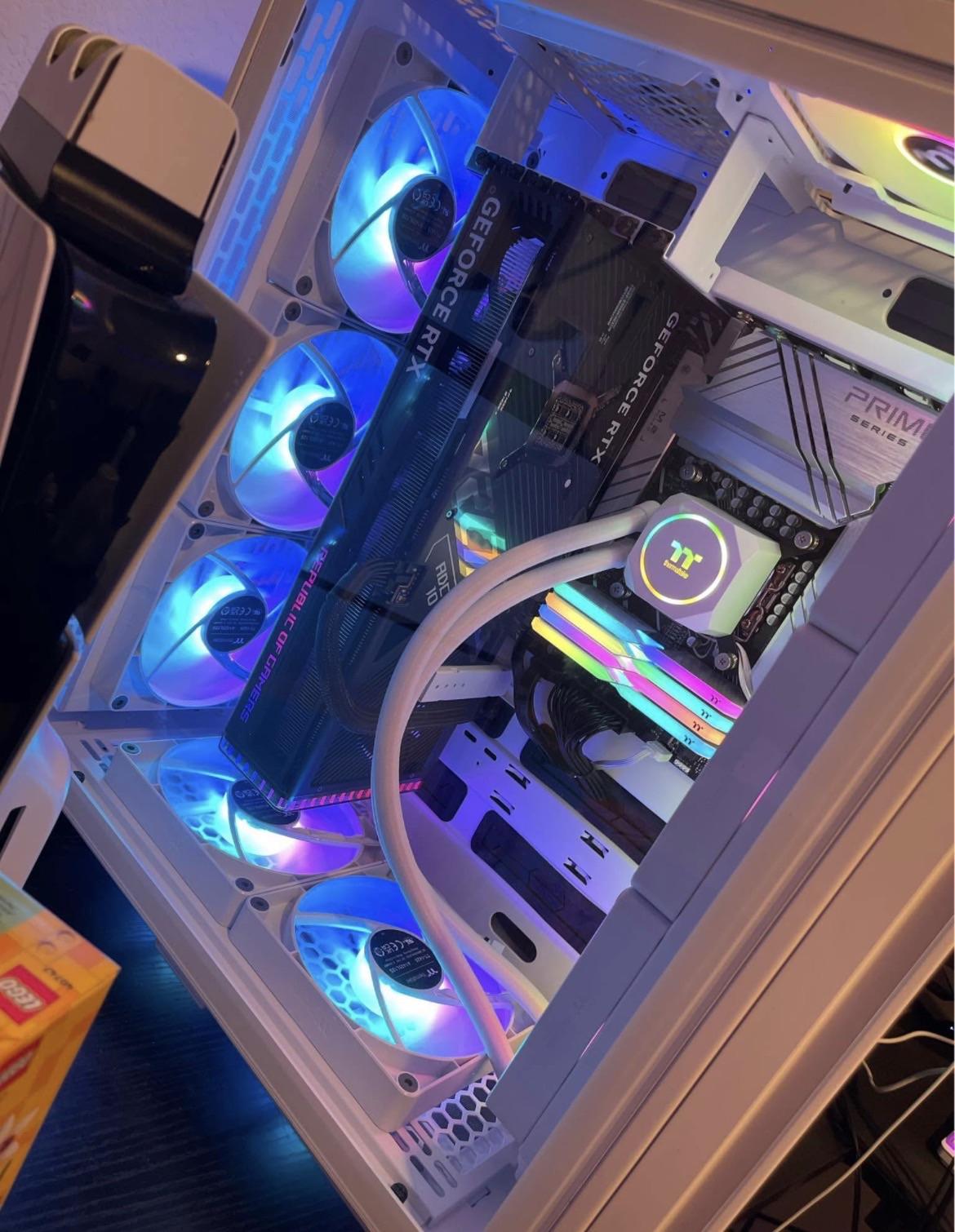 RTX 4090 • i9-14900KF • 64GB DDR5 • 4TB NVMe • White RGB Build - HIGH End gaming PC