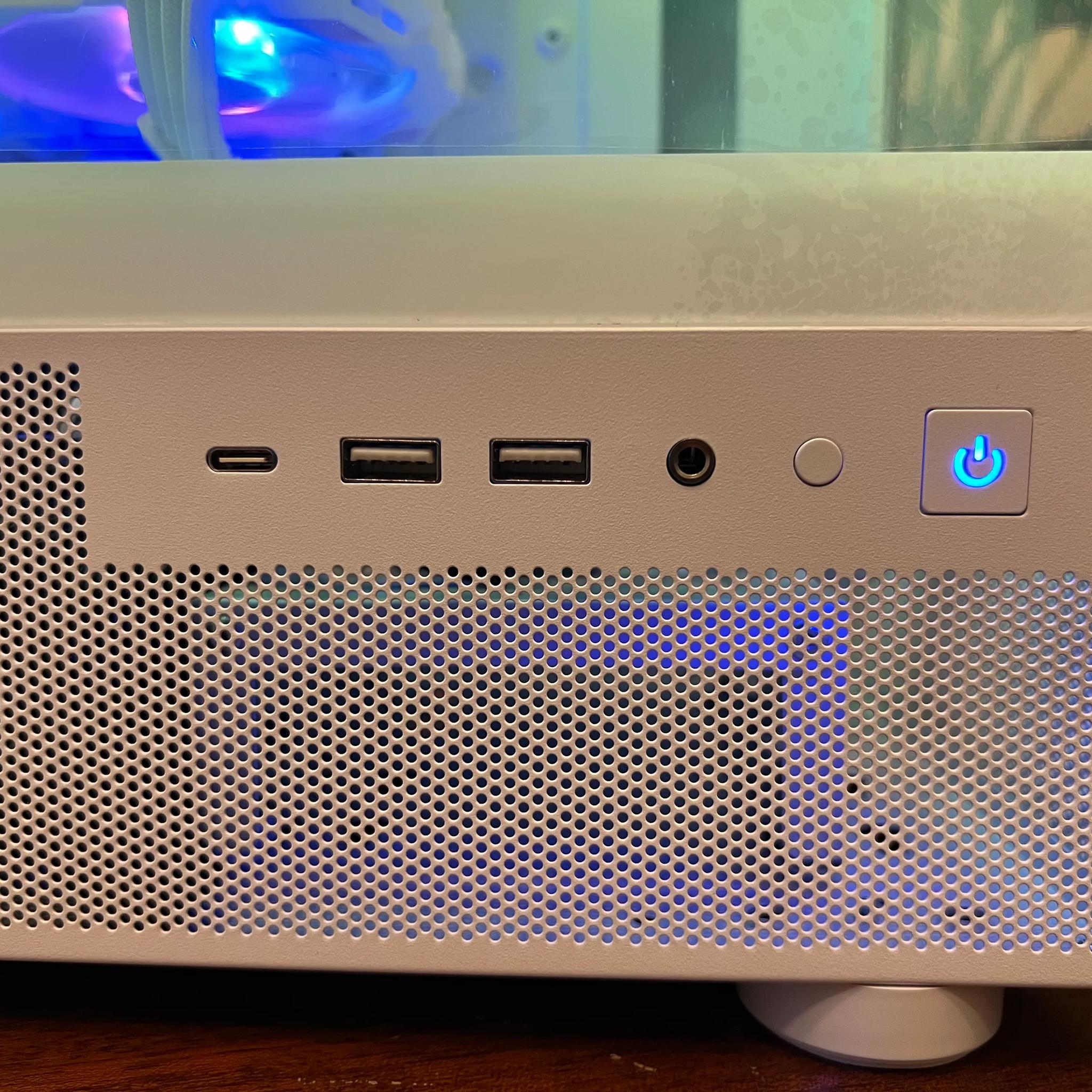 Intel 10 Core White Gaming PC RX 580 1tb NVME SSD 32GB RAM WIFi WINDOWS 10 Pro