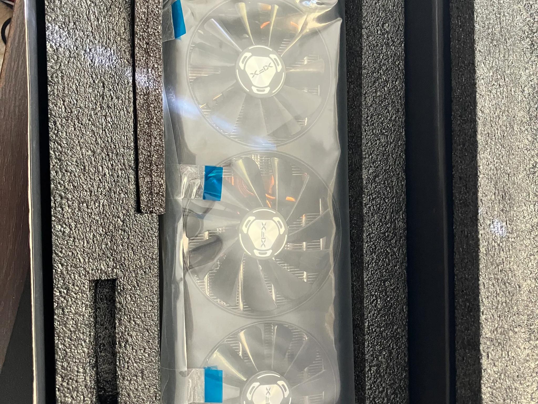 XFX THICC III Radeon RX 5700 XT