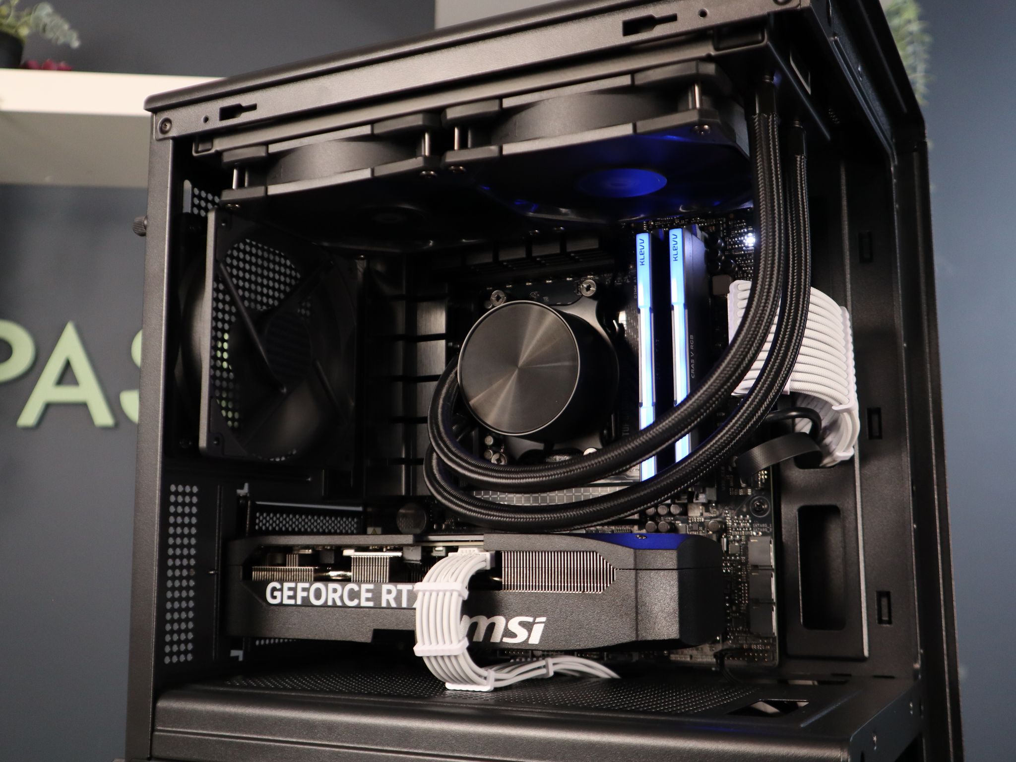 BRAND NEW 5070 GAMING PC | 9600X | 32GB DDR5 | 1TB NVME | 240MM AIO | 850W PSU |