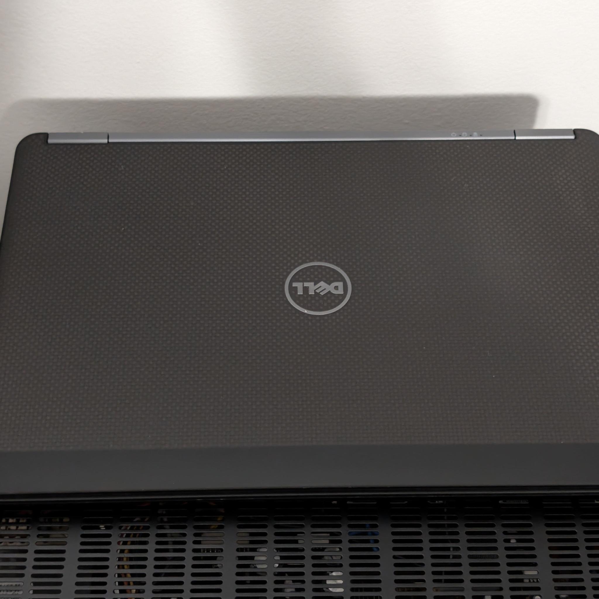 Dell Latitude 14" Touchscreen Laptop / Tablet | Core i7, 8GB, 240GB SSD | Excellent batt