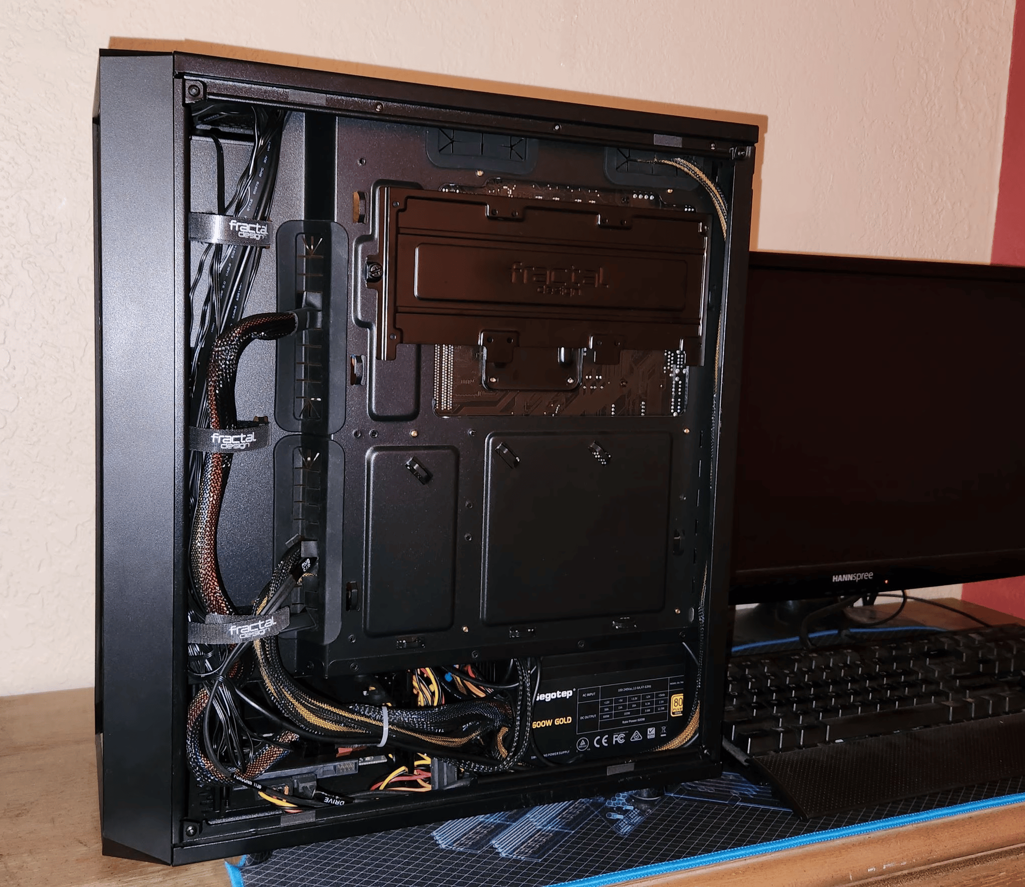 Ryzen 3600 with EVGA 2060 KO, great midrange PC!