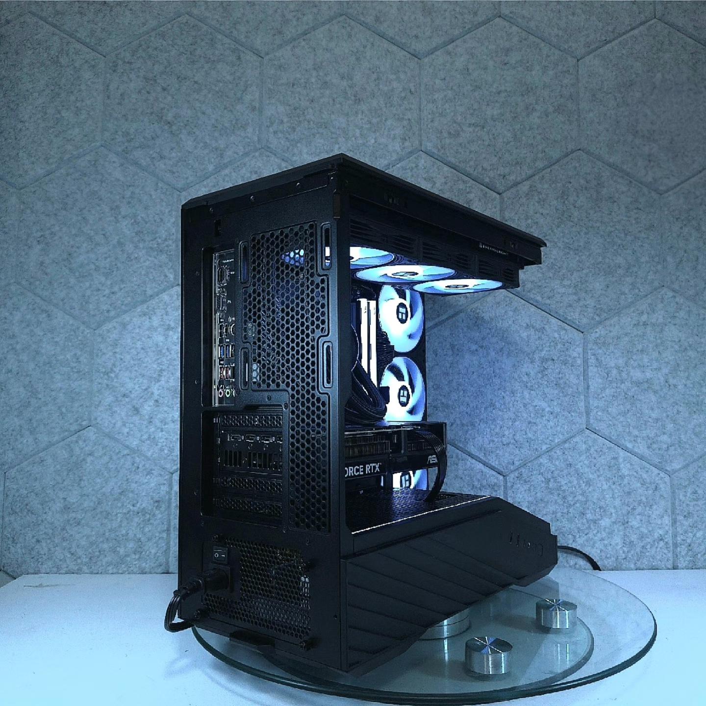 ASUS RTX 5070 🖤 Ryzen 7 9800X3D