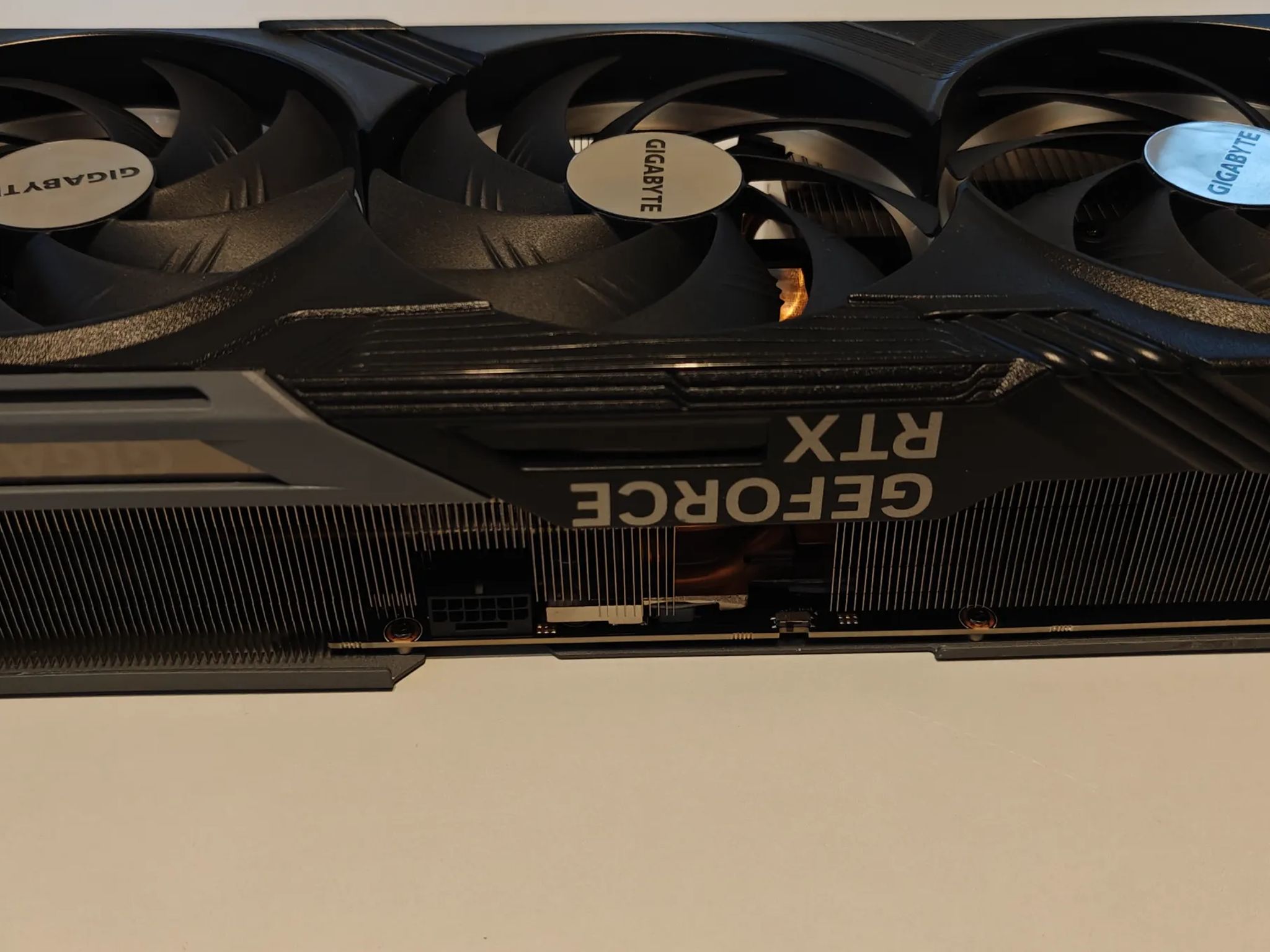 GIGABYTE GAMING GeForce RTX 4090 24GB GDDR6X (OPEN BOX, RETAIL BOX DAMAGE)