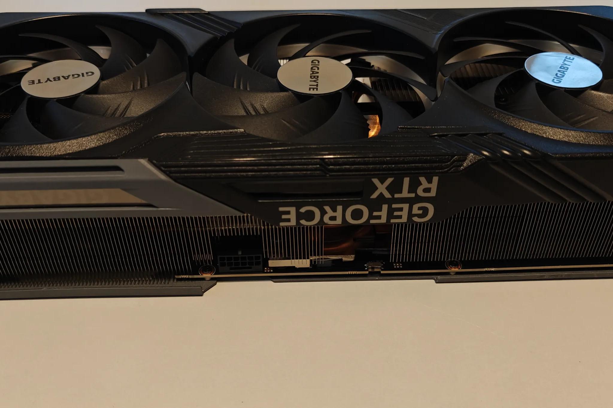 GIGABYTE GAMING GeForce RTX 4090 24GB GDDR6X (OPEN BOX, RETAIL BOX DAMAGE)