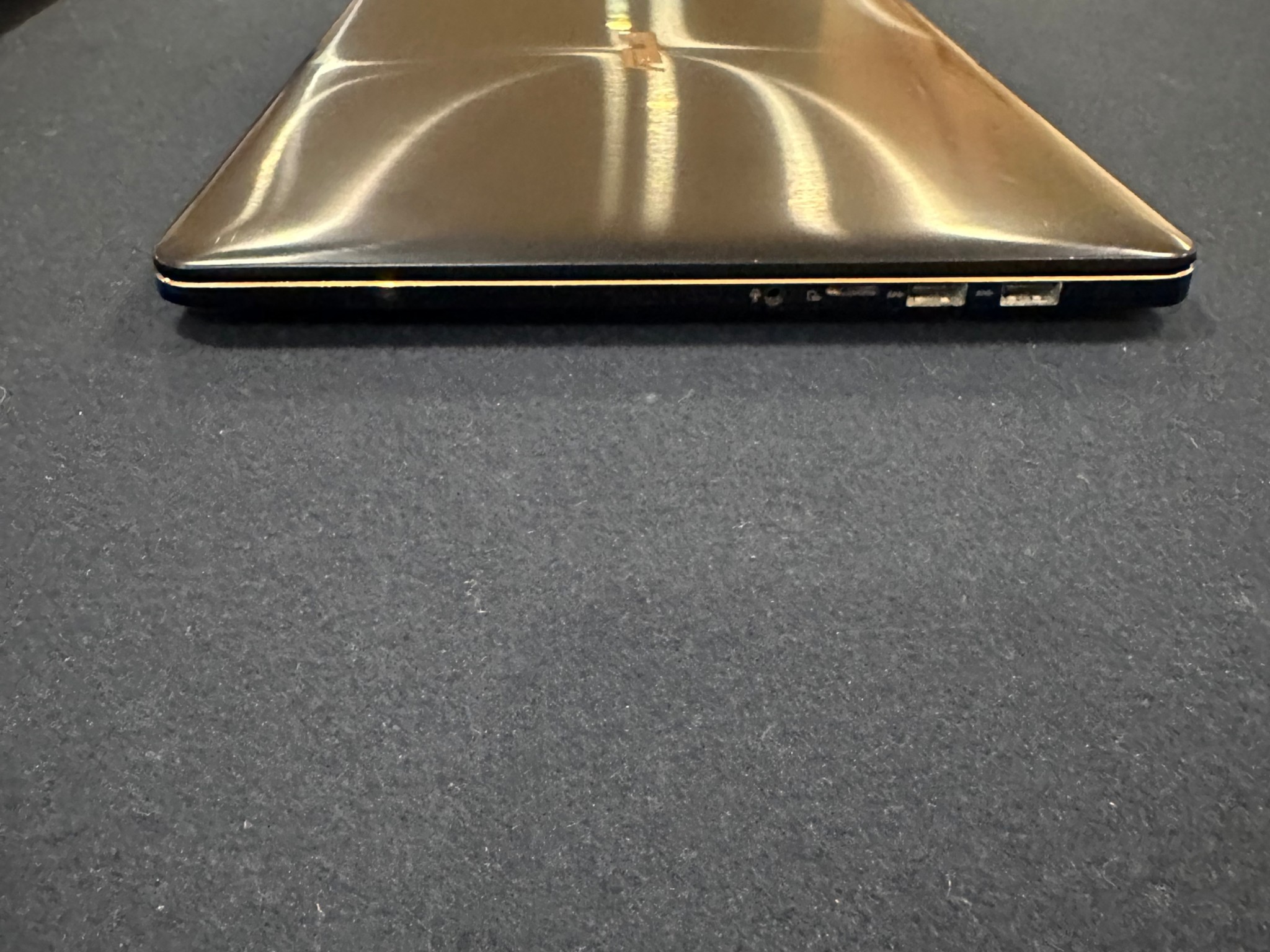 ASUS ZenBook Pro 15 UX580GE; Intel Core i9 8th Gen; NVIDIA GeForce GTX 1050 Ti