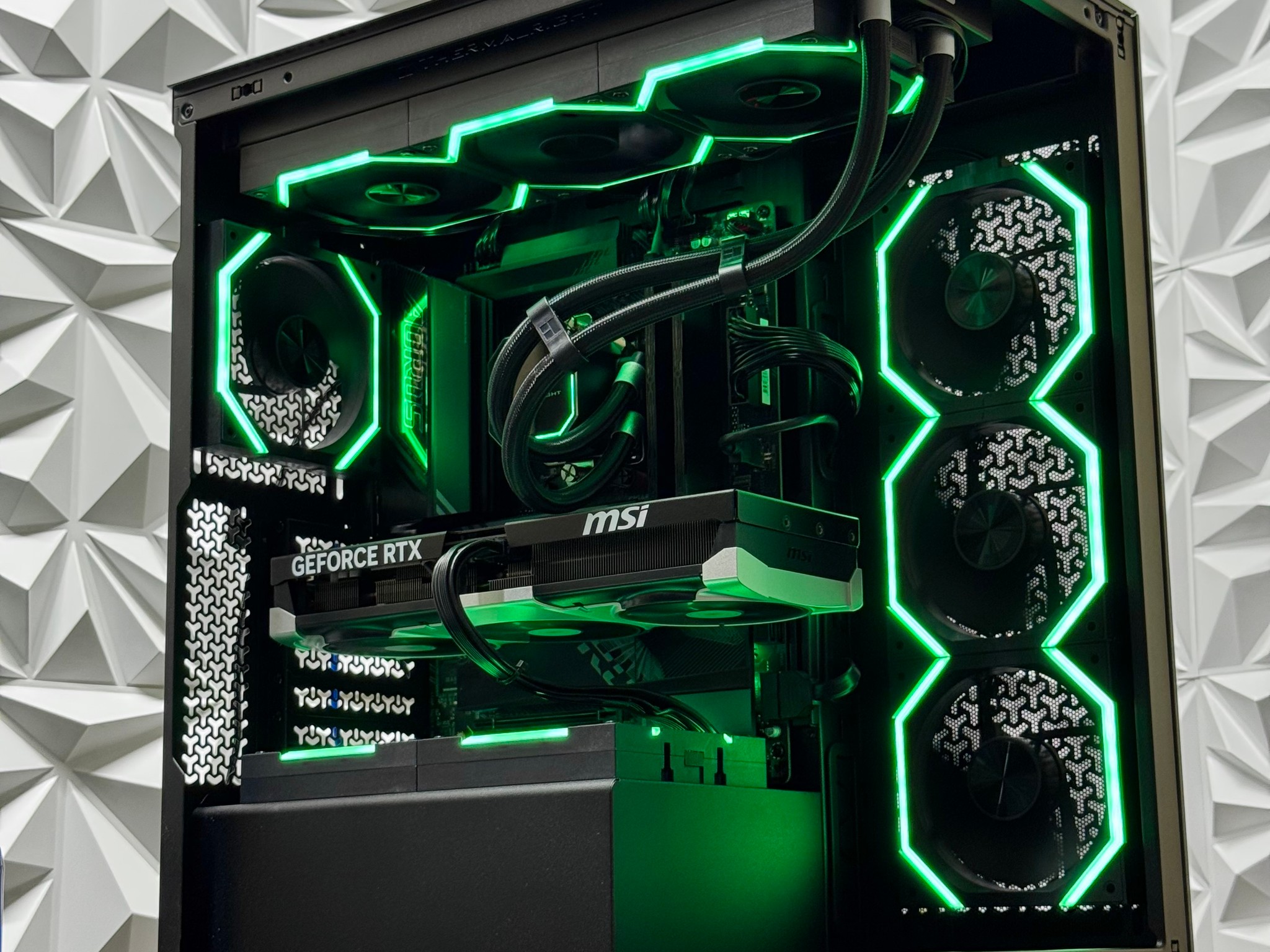 Ryzen 7 9850X3D / RTX 5070 Ti / 32GB 6400MTs DDR5 / 2TB Nvme ssd / 850w psu / X870E Motherboard