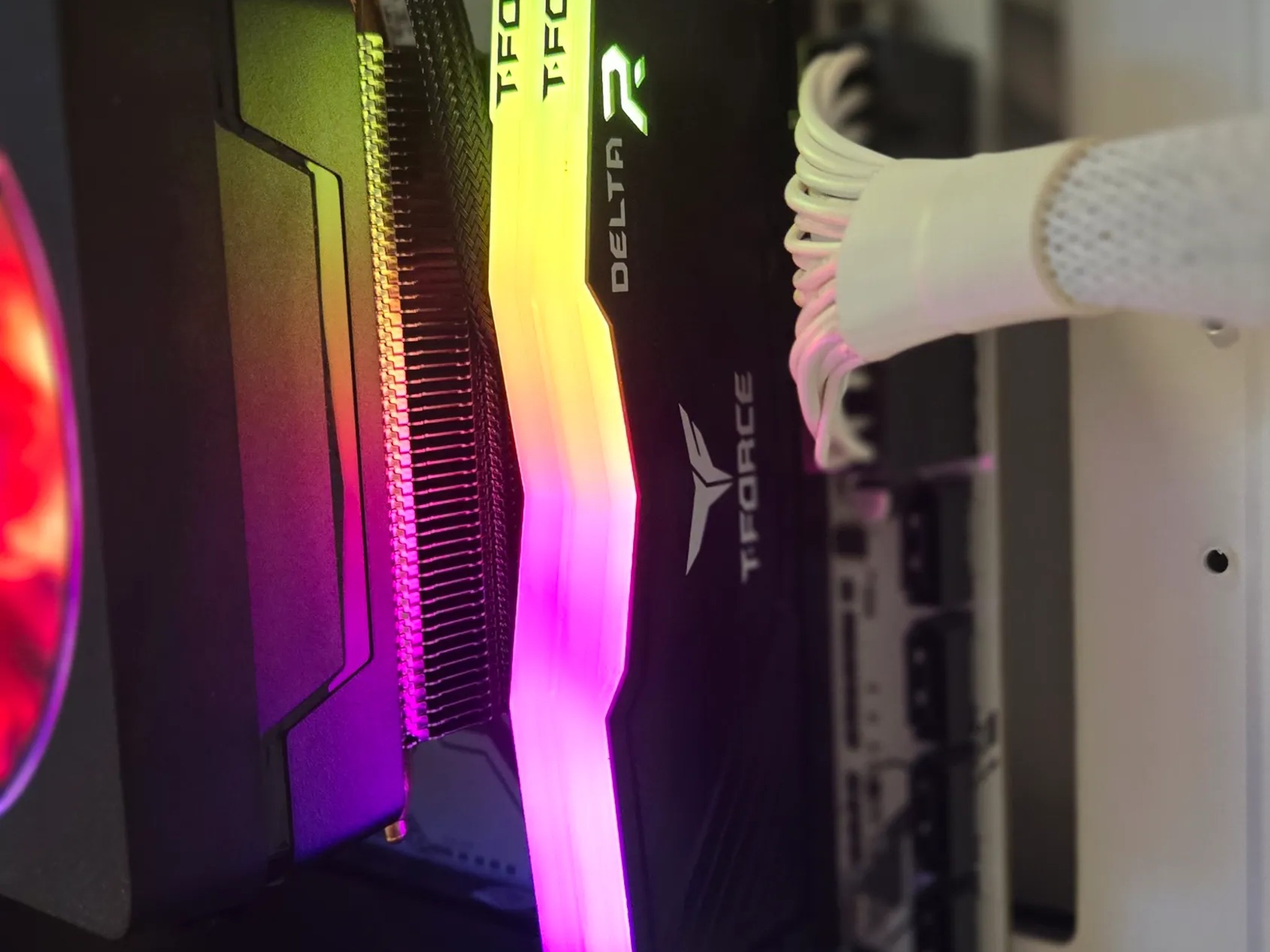👻 White Phantom 👽 – Ryzen 7 + RTX 4060 | 32GB RGB | 1TB NVMe | Sleek & Powerful