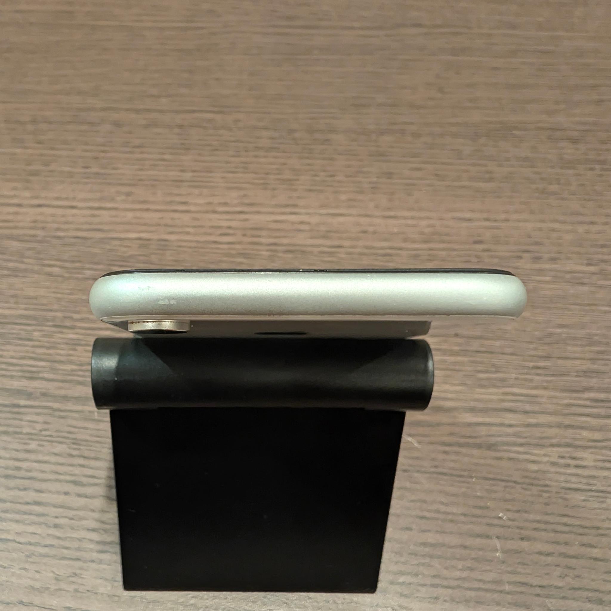 Apple iPhone XR A1984 64GB White LOCKED AT&T