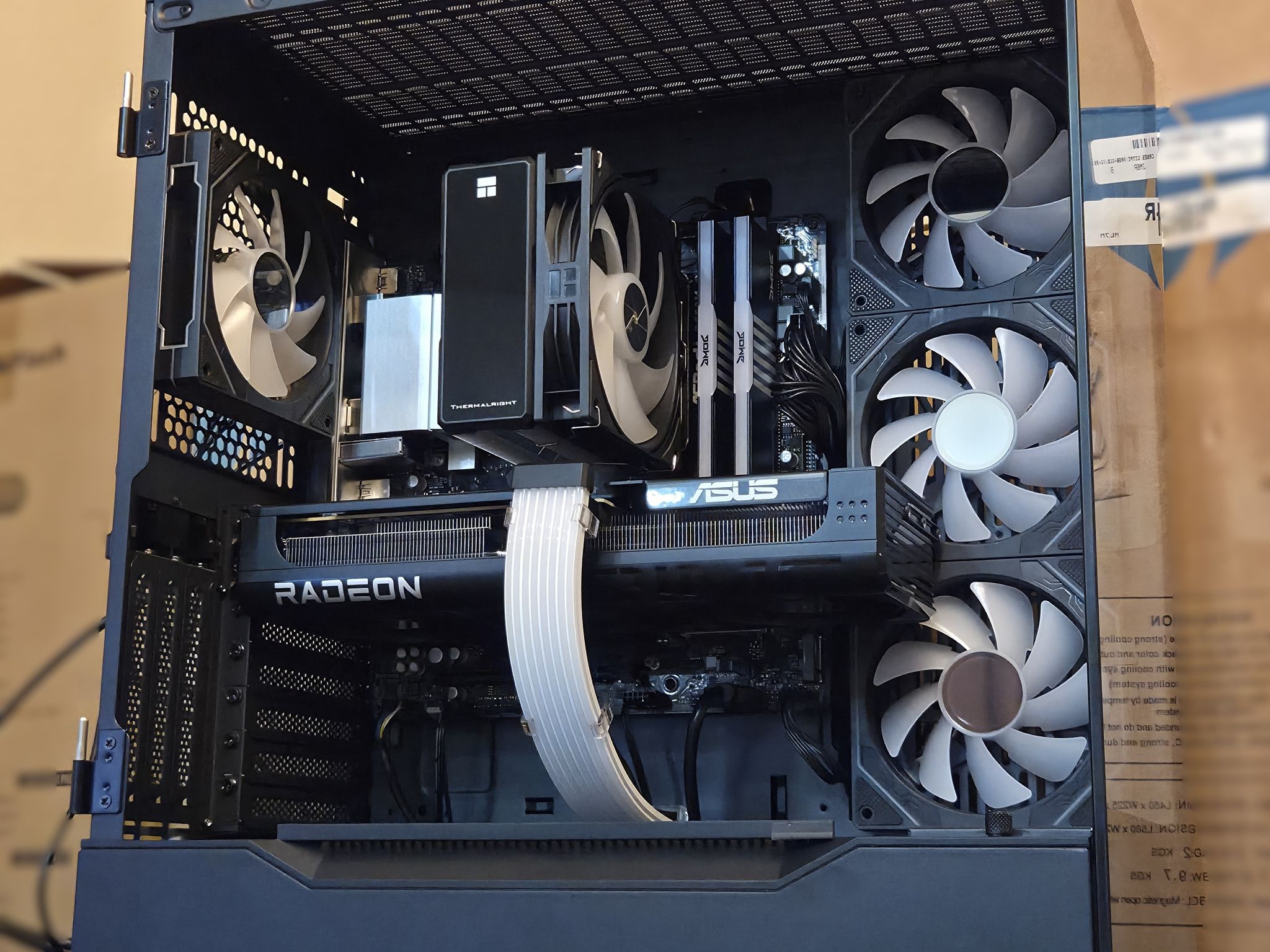 Magmadar!🔥– Ryzen 7 5800XT • RX 9060 XT • 32GB DDR4 • 1TB Gen4 NVMe • Temp Display