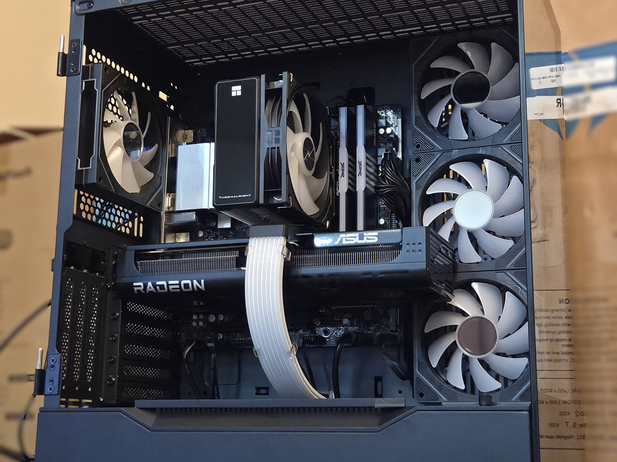 Magmadar!🔥– Ryzen 7 5800XT • RX 9060 XT • 32GB DDR4 • 1TB Gen4 NVMe • Temp Display