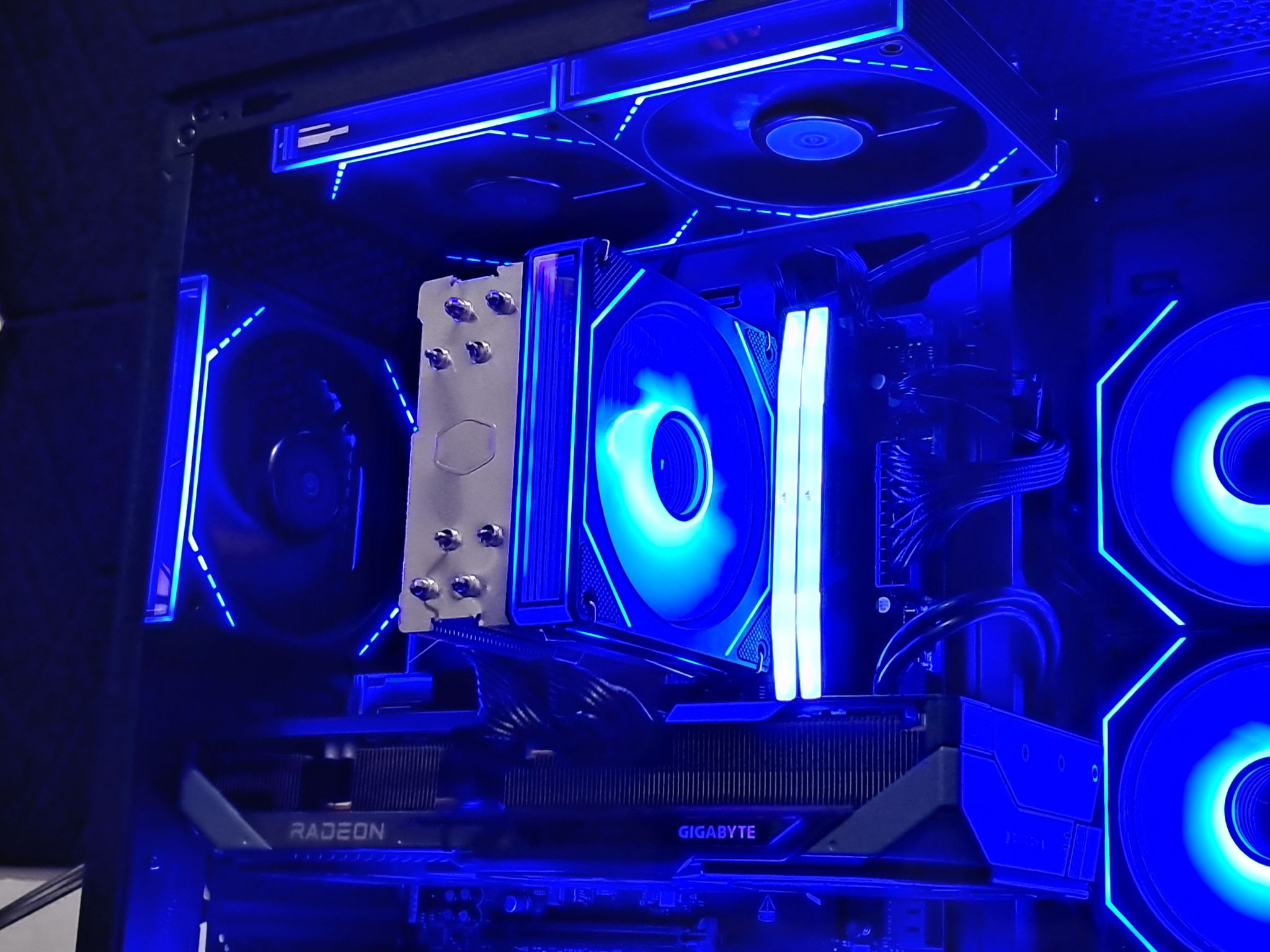 ⬛🔴Custom 1440p Gaming PC🔴⬛RX 9070 GRE | Ryzen 5 7500F | 16GB DDR5 | 1TB SSD