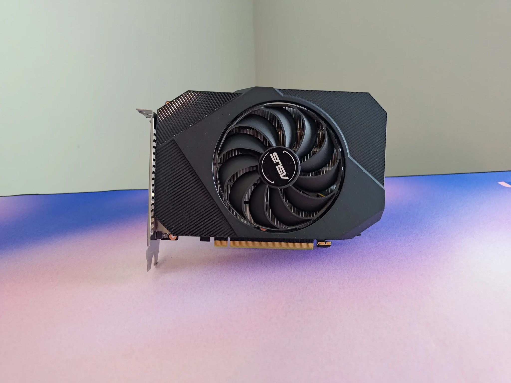 Asus GTX 1650 Single Fan No PCIE cable required!