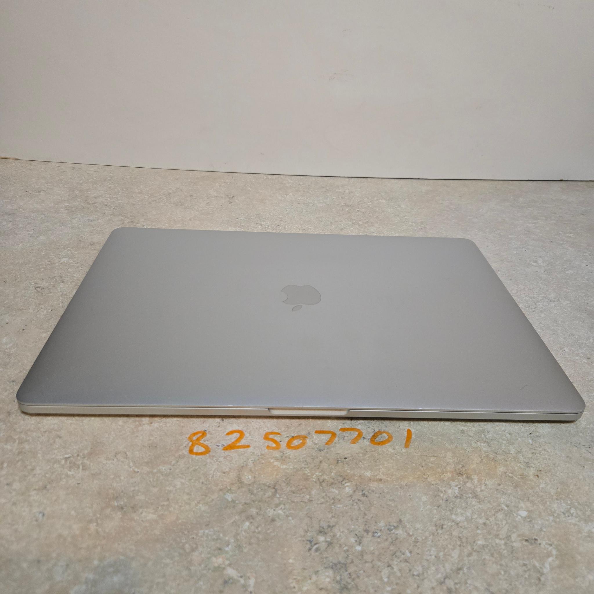 Apple Macbook Pro 15 inch Laptop - 2018 - intel i7 - 512GB SSD - Model A1990
