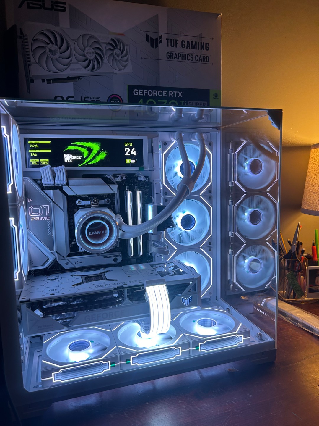 4070 ti super, 7900x, 32GB ram, 2TB Nvme, lian li all white pc