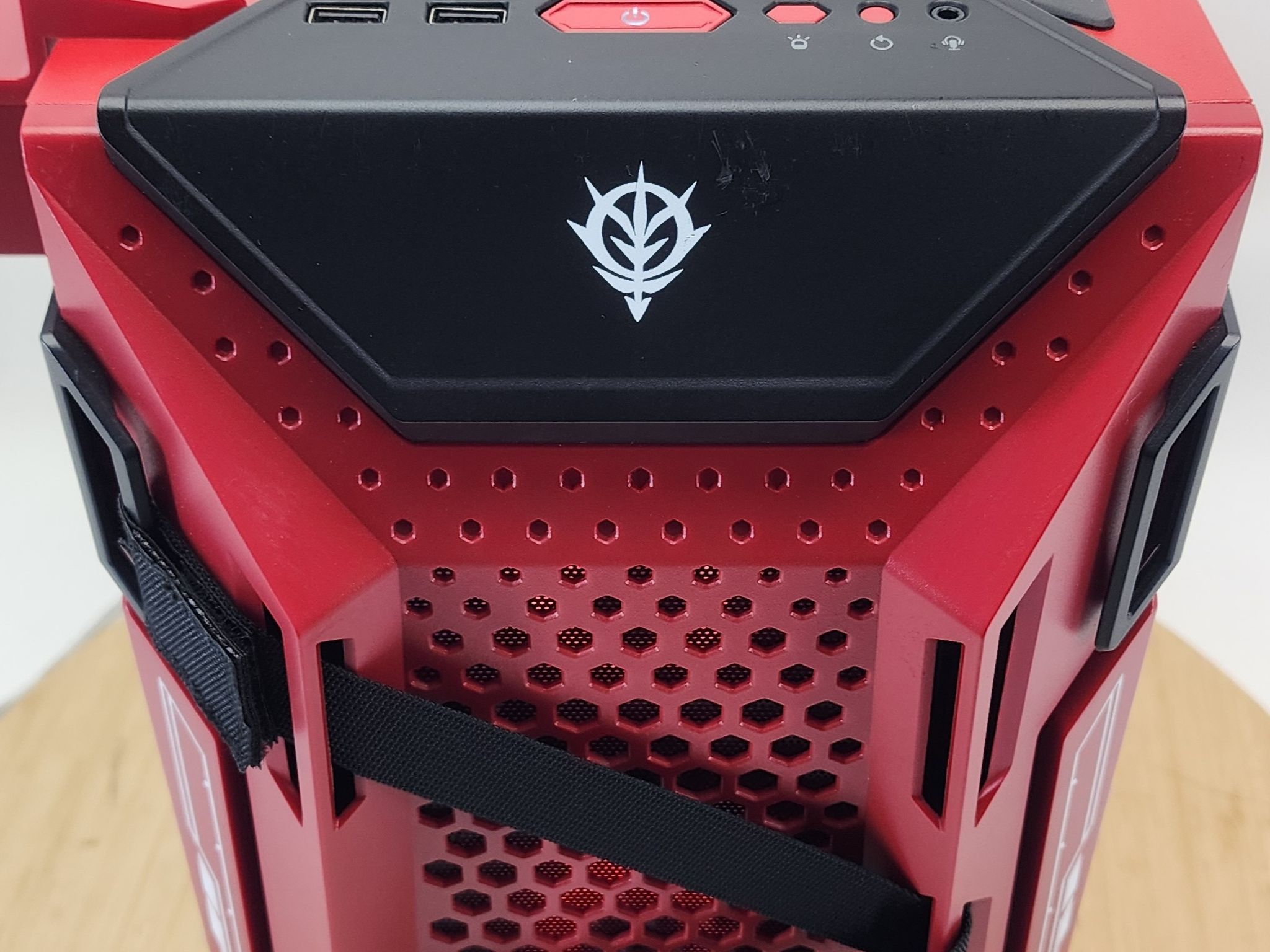 Gaming PC Ryzen 7 5700  32GB RAM 1TB SSD GTX 1660 SUPER 6GB Win 11 Zaku Gundam