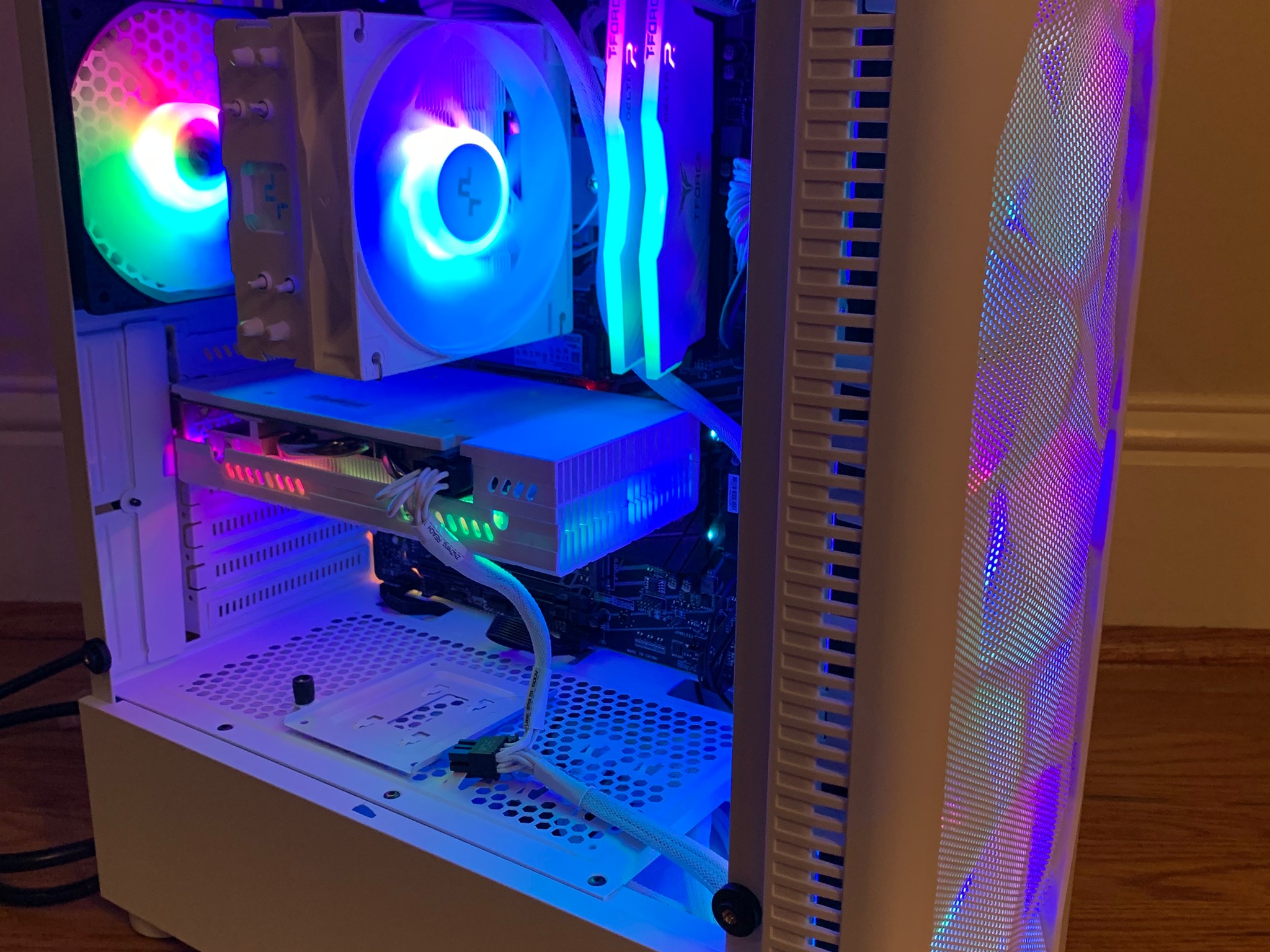 RTX 2060 SUPER 4K VR GAMING/EDITING/STREAMING PC i3-8350K 5Ghz 16GB RAM 500GB SSD WINDOWS WHITE RGB