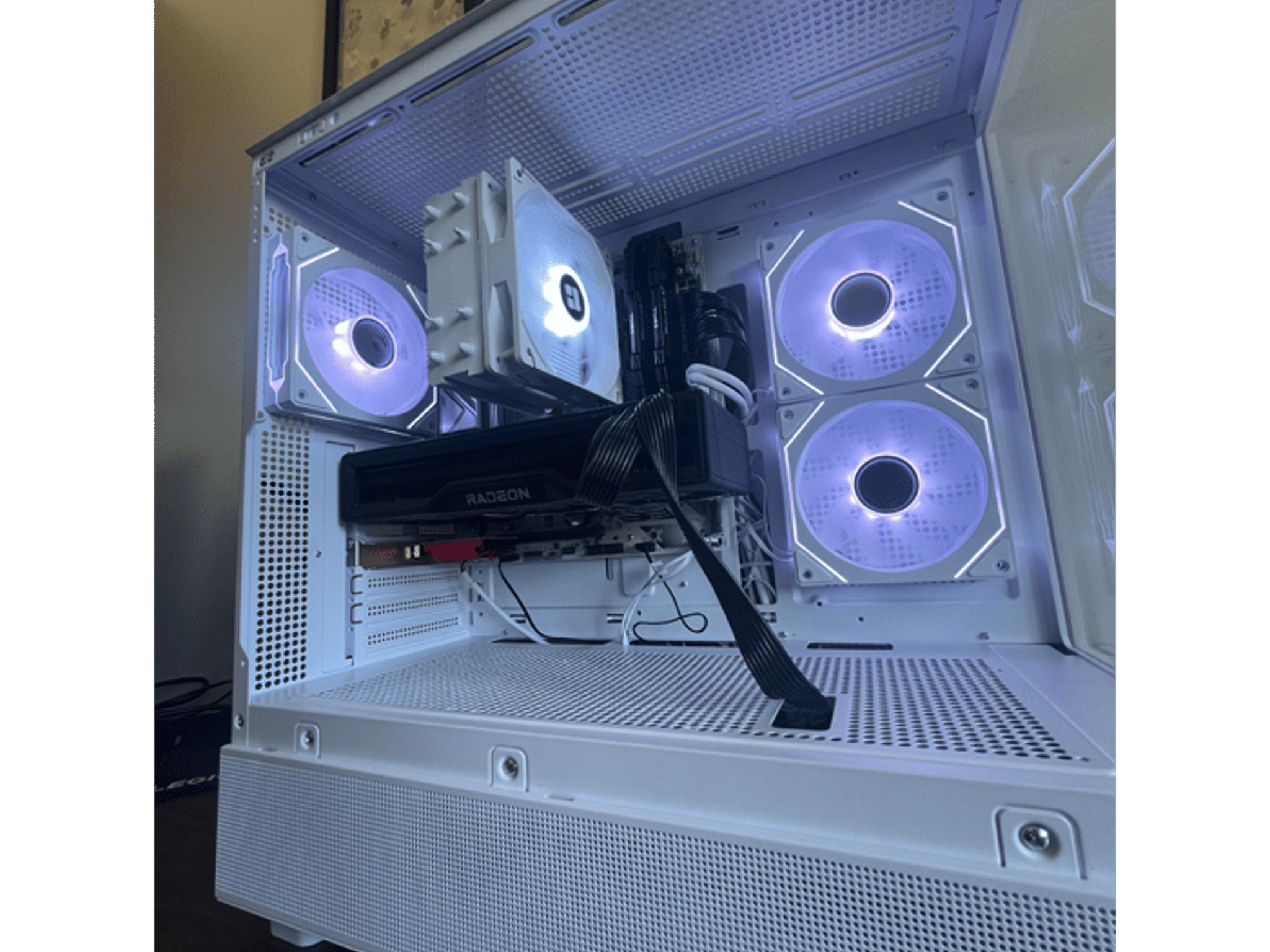 White Night - 6800XT - 5600X - 32GB - 2TB SSD