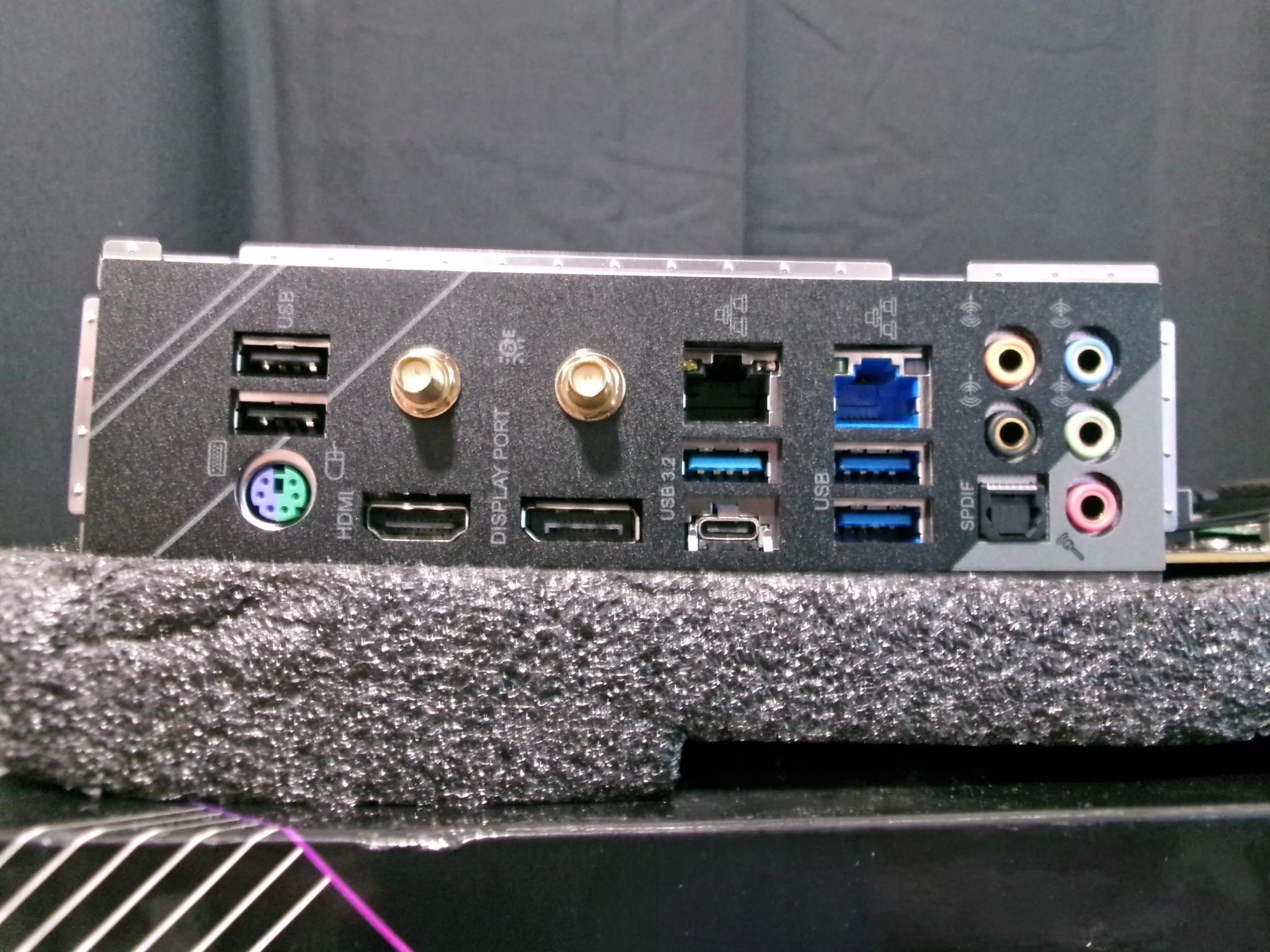 Intel i3-10105 + Z590 Extreme