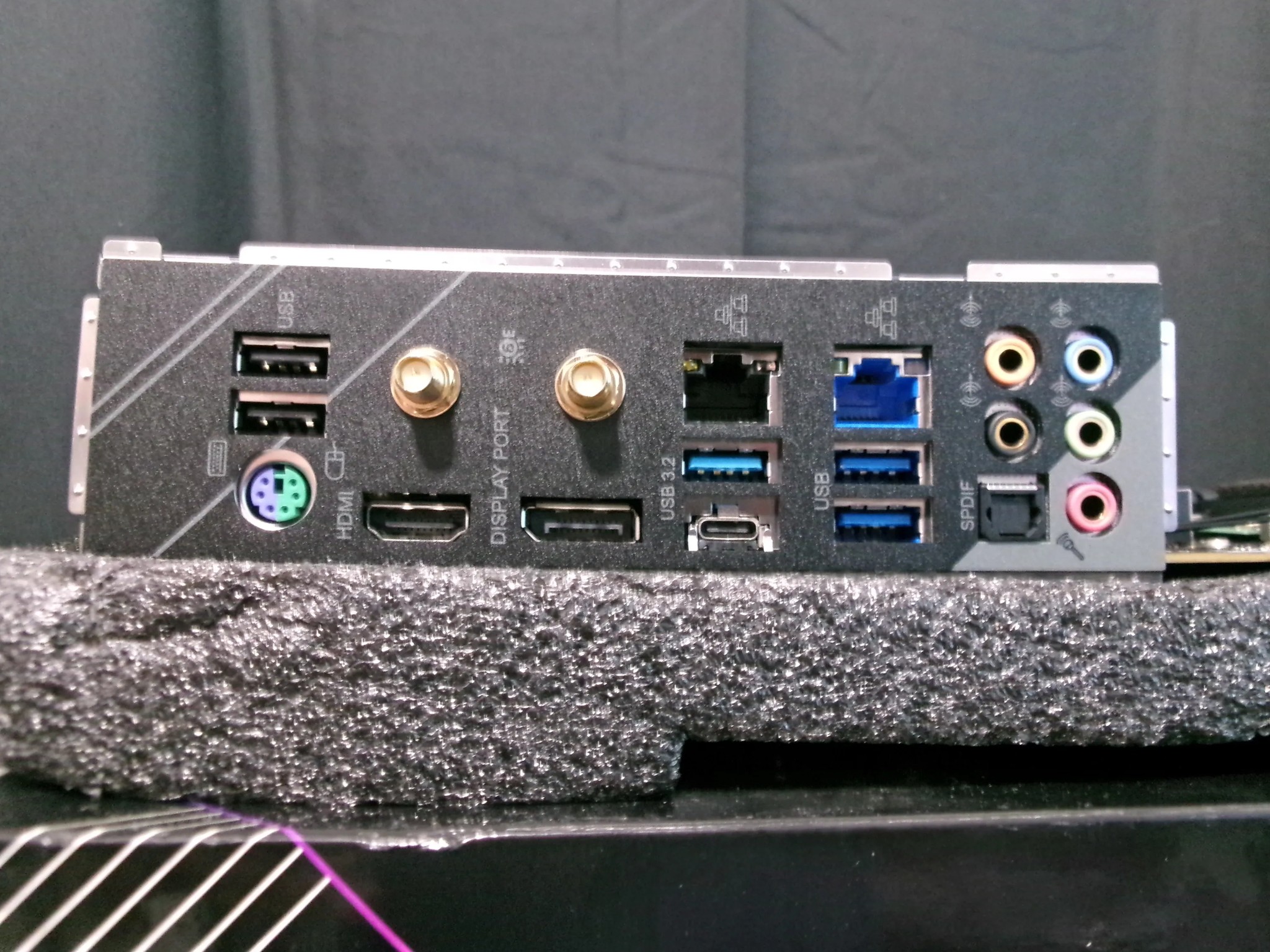 Intel i3-10105 + Z590 Extreme