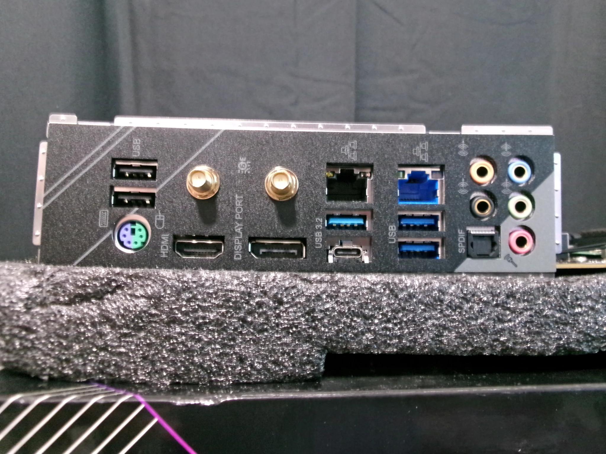 Intel i3-10105 + Z590 Extreme