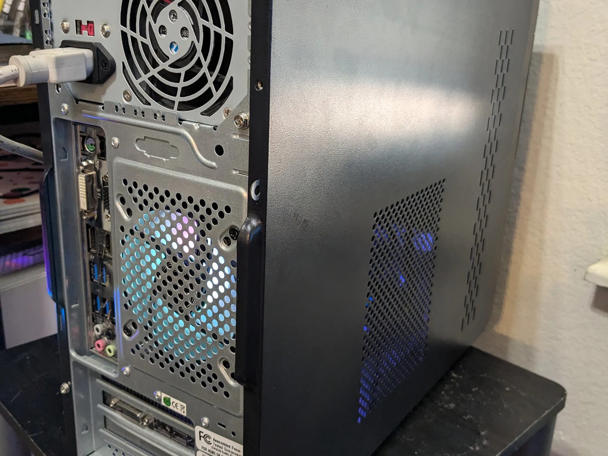 Subtle Gamer ~ i5-4570, 16GB RAM, RX 480 4GB, 400GB SSD, WiFi, RGB, Win10