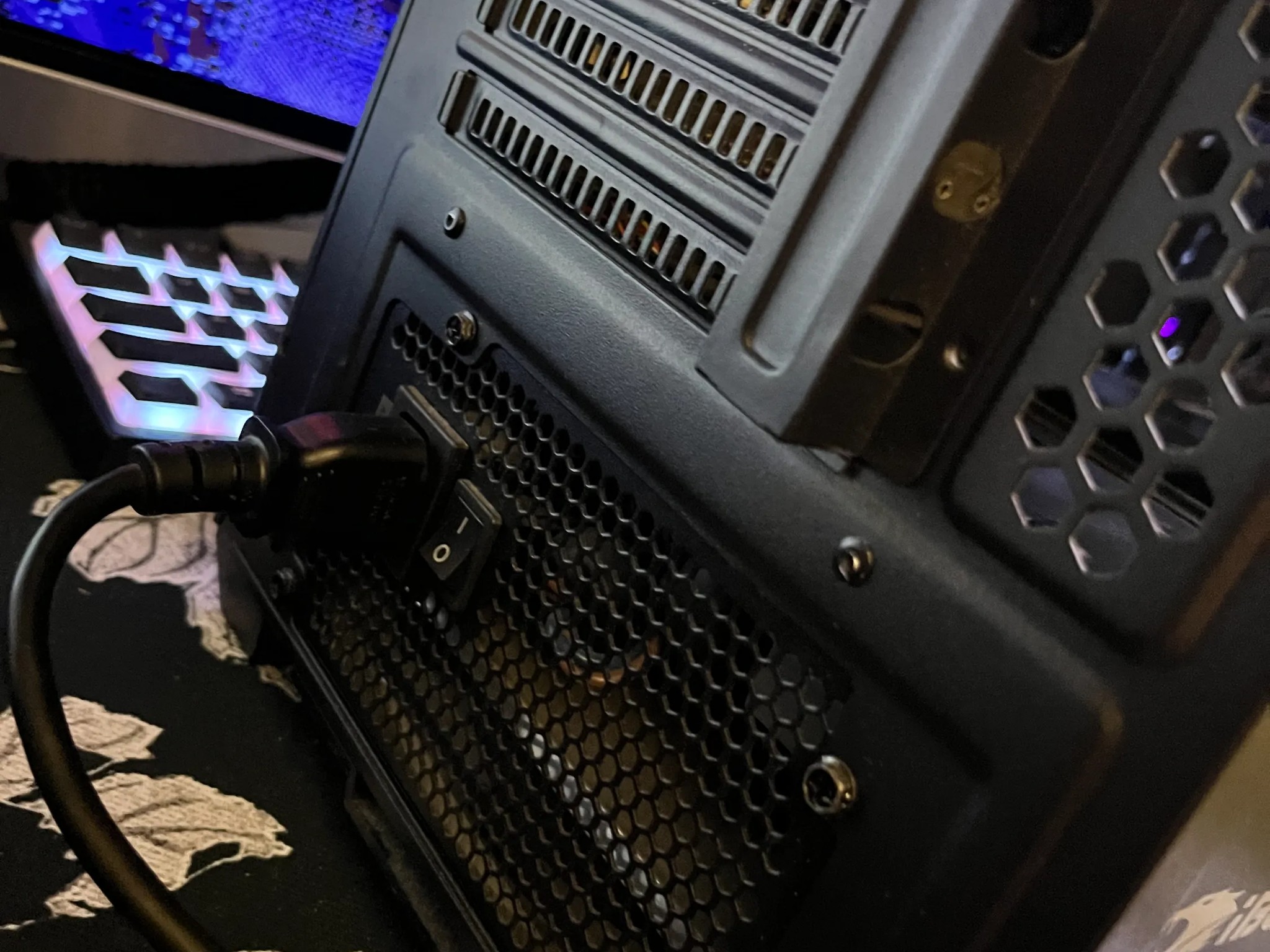 NVIDIA GeForce GTX 1080 // Intel i7-8700K // Liquid Cooled // 16 GB Ram // 1TB SSD