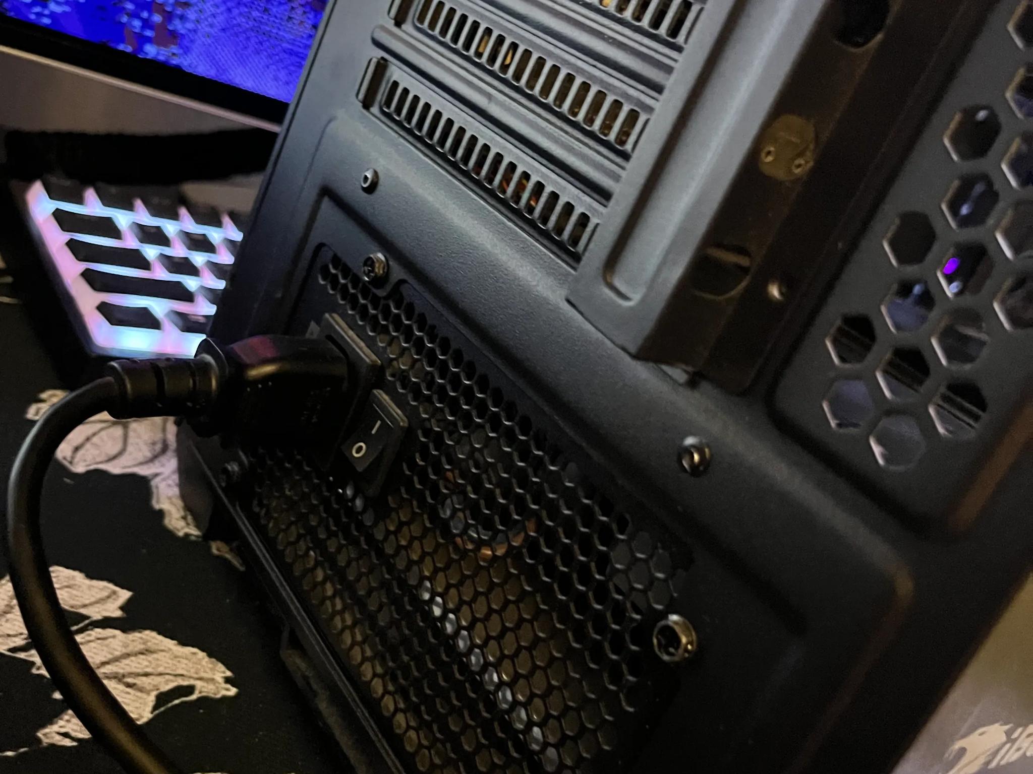 NVIDIA GeForce GTX 1080 // Intel i7-8700K // Liquid Cooled // 16 GB Ram // 1TB SSD