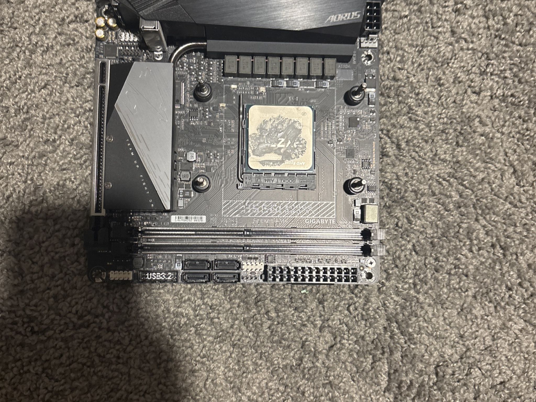 Aorus Ax Pro B550i + Ryzen 5 5600x