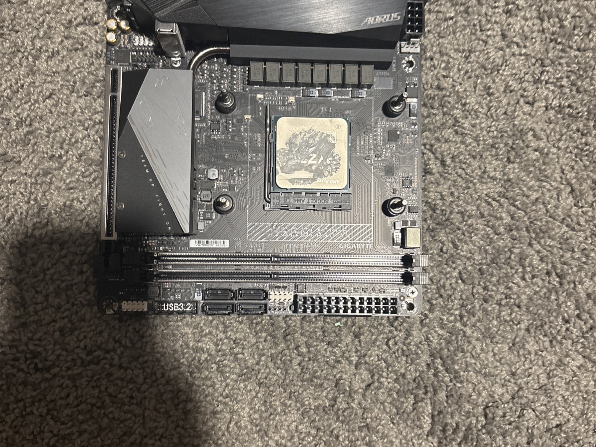Aorus Ax Pro B550i + Ryzen 5 5600x