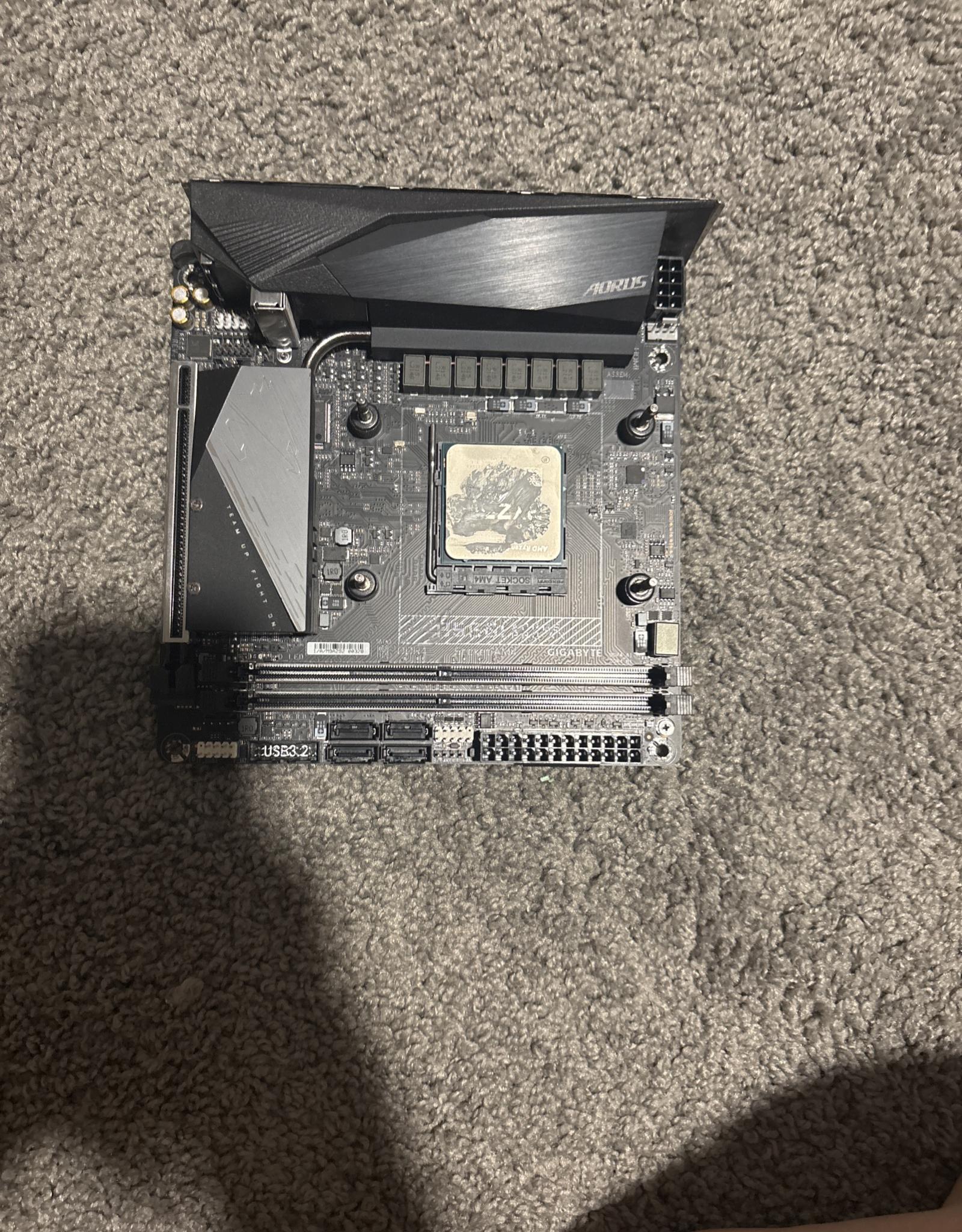 Aorus Ax Pro B550i + Ryzen 5 5600x