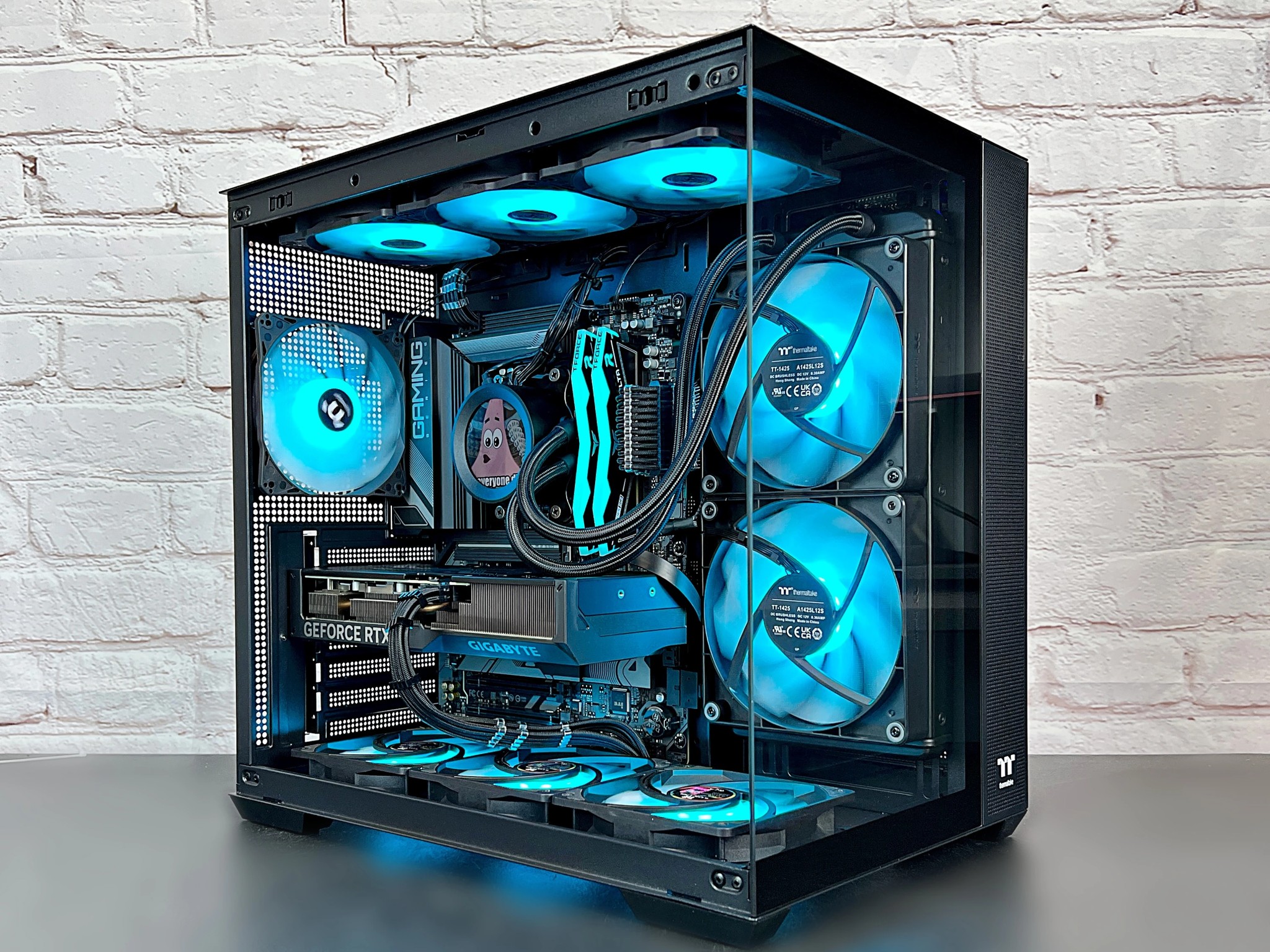 RTX 4070 Ryzen 7 7700X 32GB DDR5 2TB M.2 Win 11Pro Gaming PC