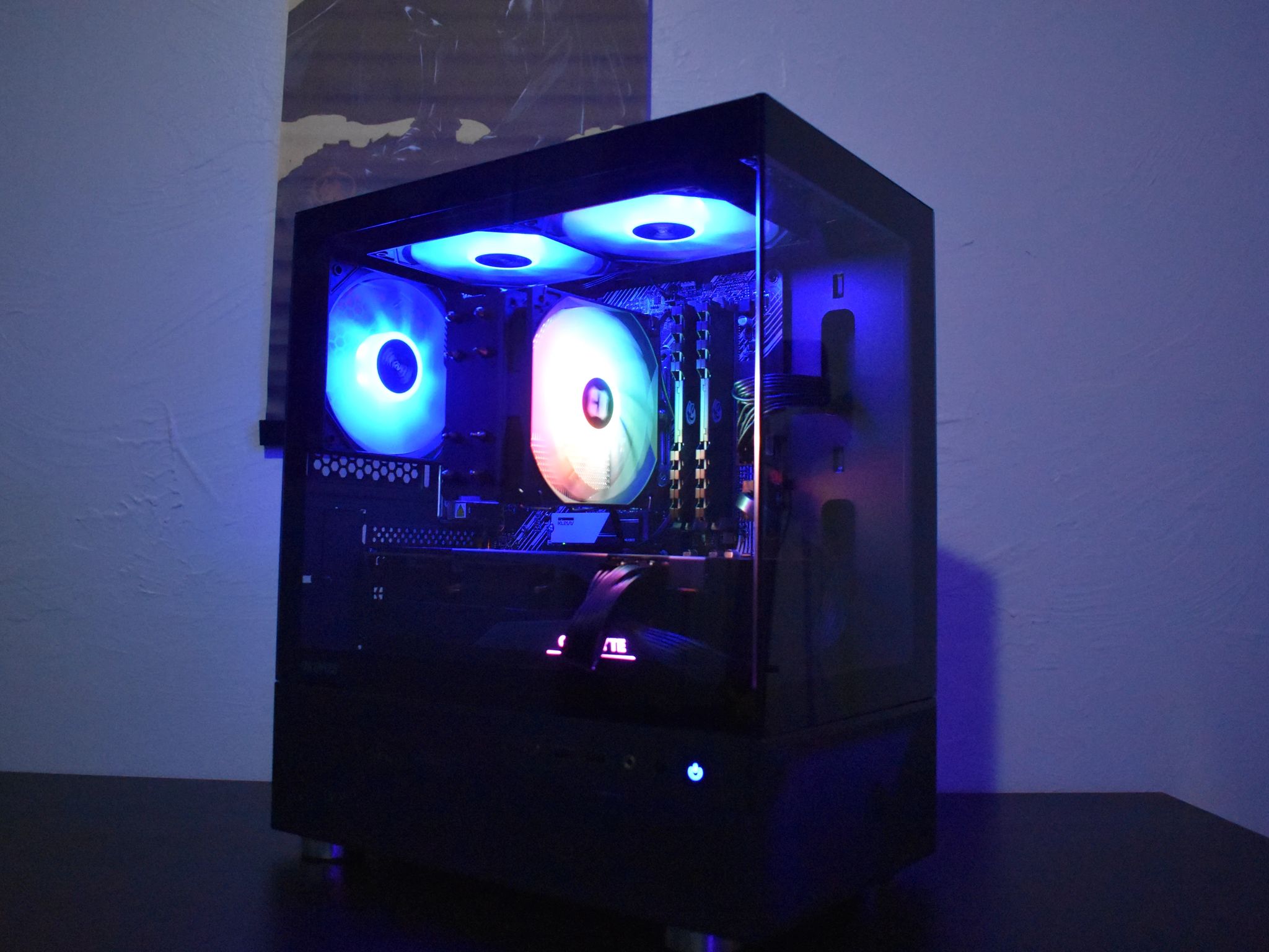 Minimalist Gaming PC: Ryzen 7 | RX 6800 | 32GB RAM | 1TB SSD | 650w PSU | WiFi