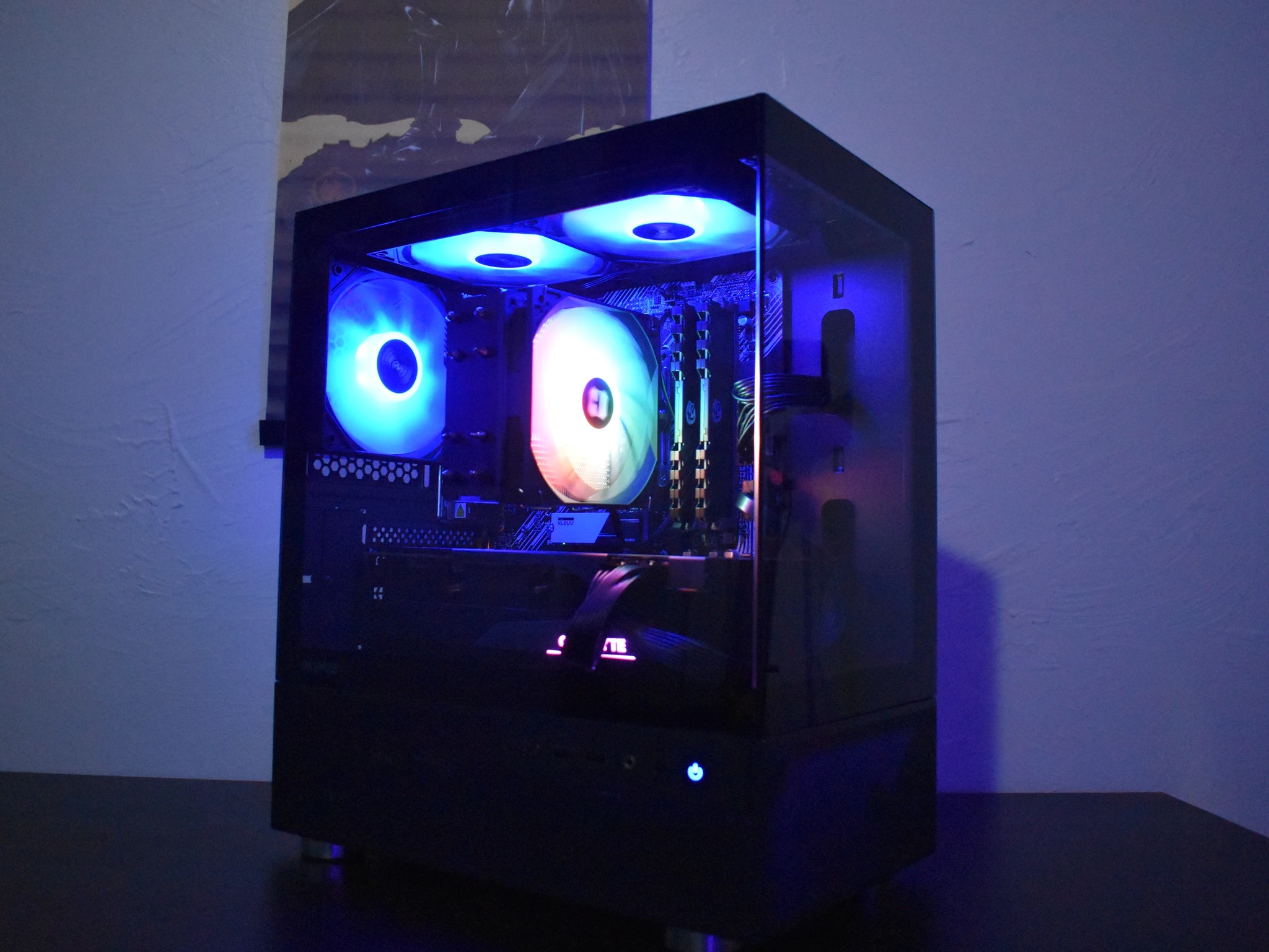 Minimalist Gaming PC: Ryzen 7 | RX 6800 | 32GB RAM | 1TB SSD | 650w PSU | WiFi