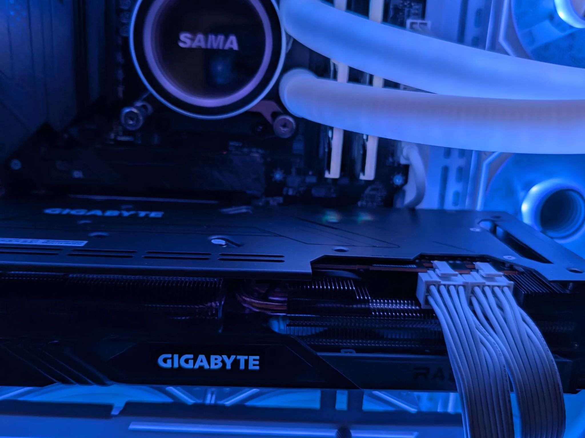 Ultimate Gamer PC - Ryzen 7 5800x3d | RX 7900 GRE | 32 GB DDR 4 4000 RGB | 1 TB NVME