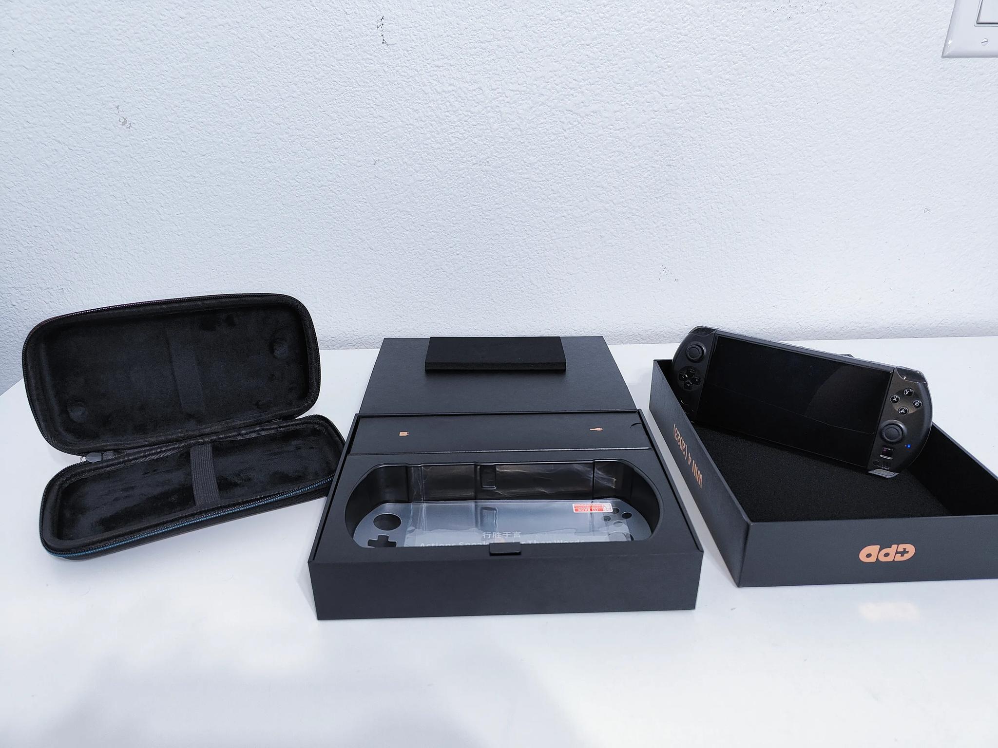 2023 GPD Win 4 4tb + 32gb Ryzen 7840U