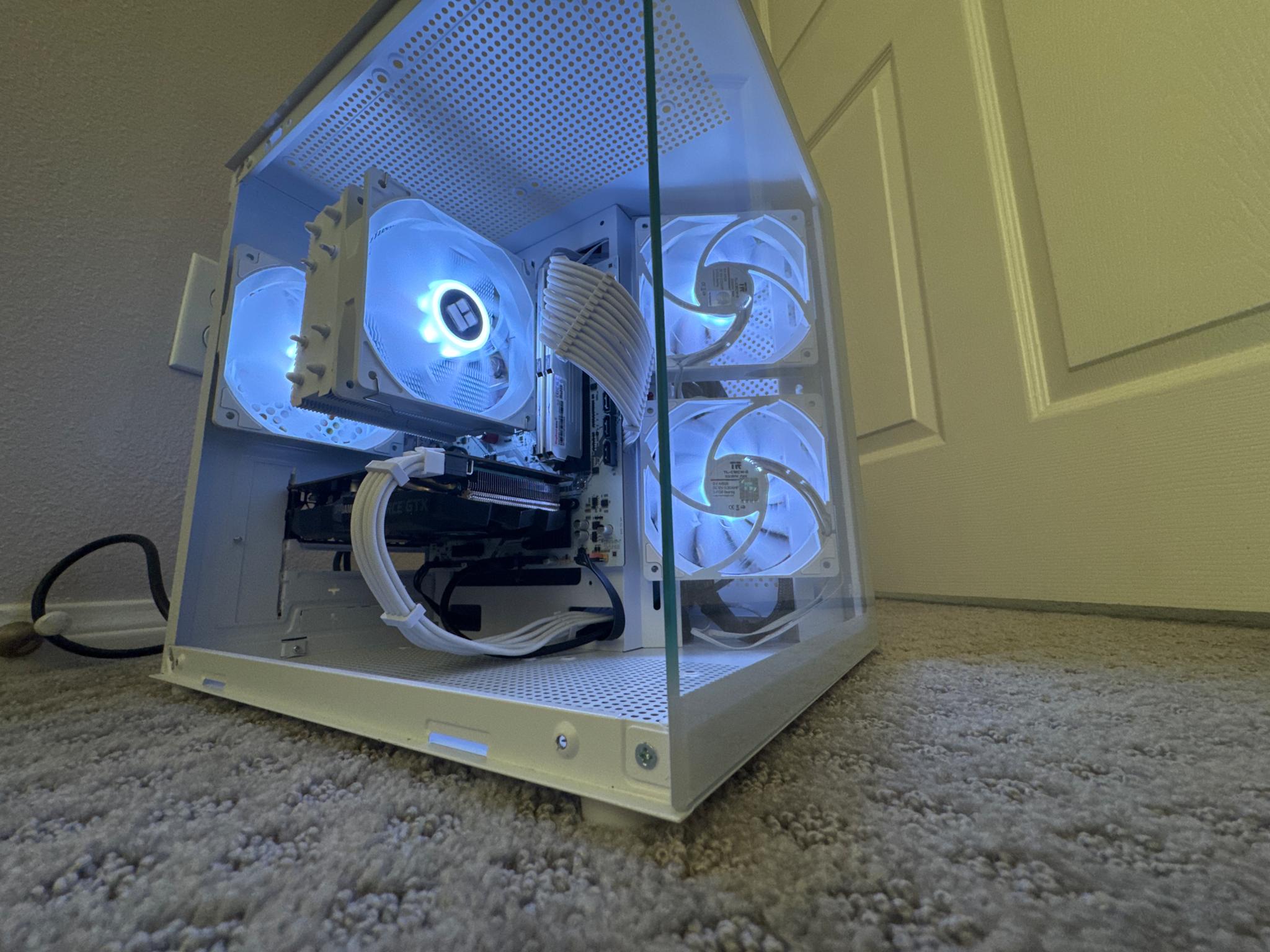 CLEAN ALL WHITE⚪️|GTX 1660 TI|R5 2600|16 GB RAM|1 TB|+WI-FI & Bluetooth|