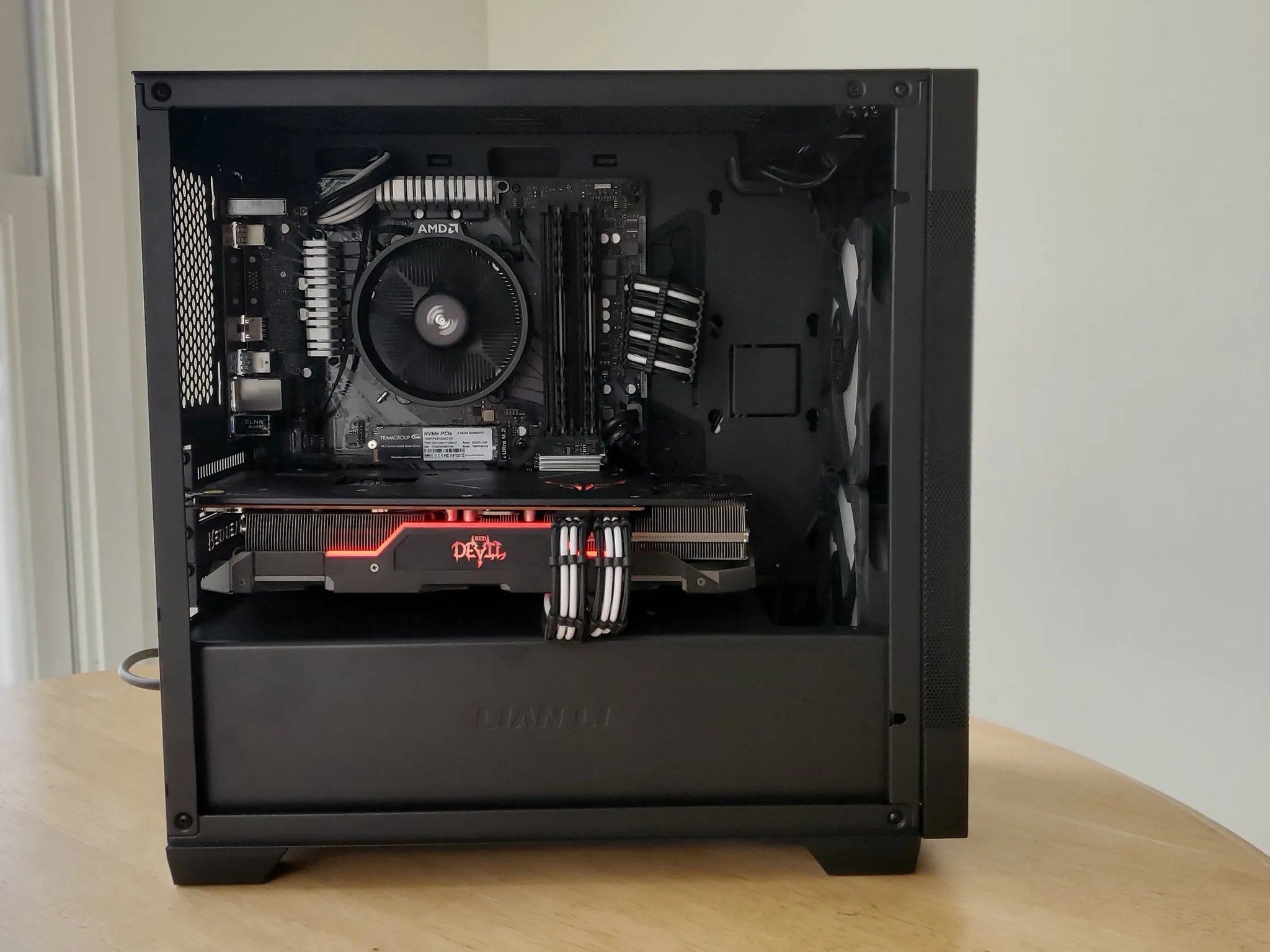 1440p Ready! RX 5700 XT AMD Ryzen Gaming/Streaming PC.