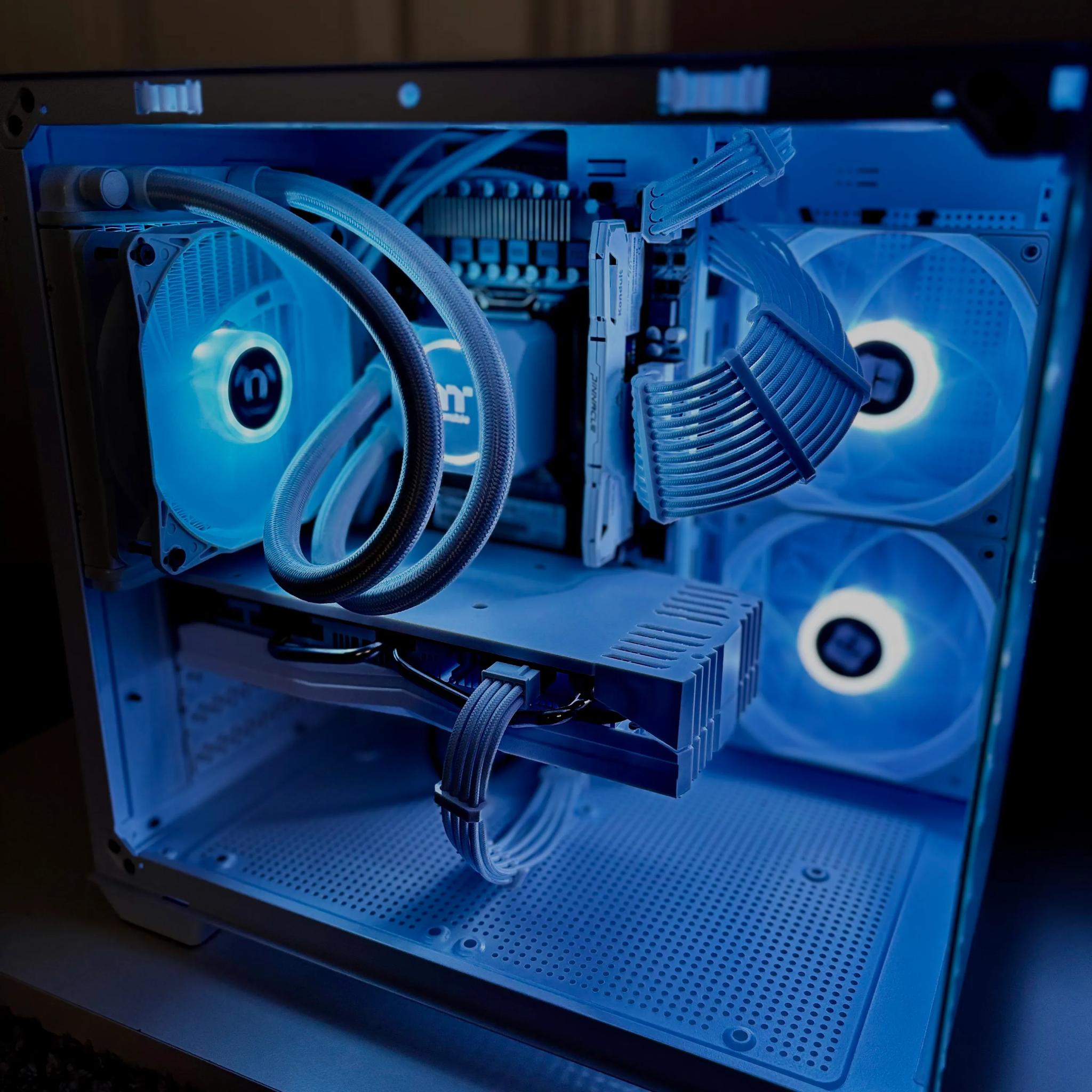 💧⚪ALL WHITE LIQUID COOLED PC⚪💧 - RX 580 8GB + 10 CORE INTEL + 32GB RAM🔥