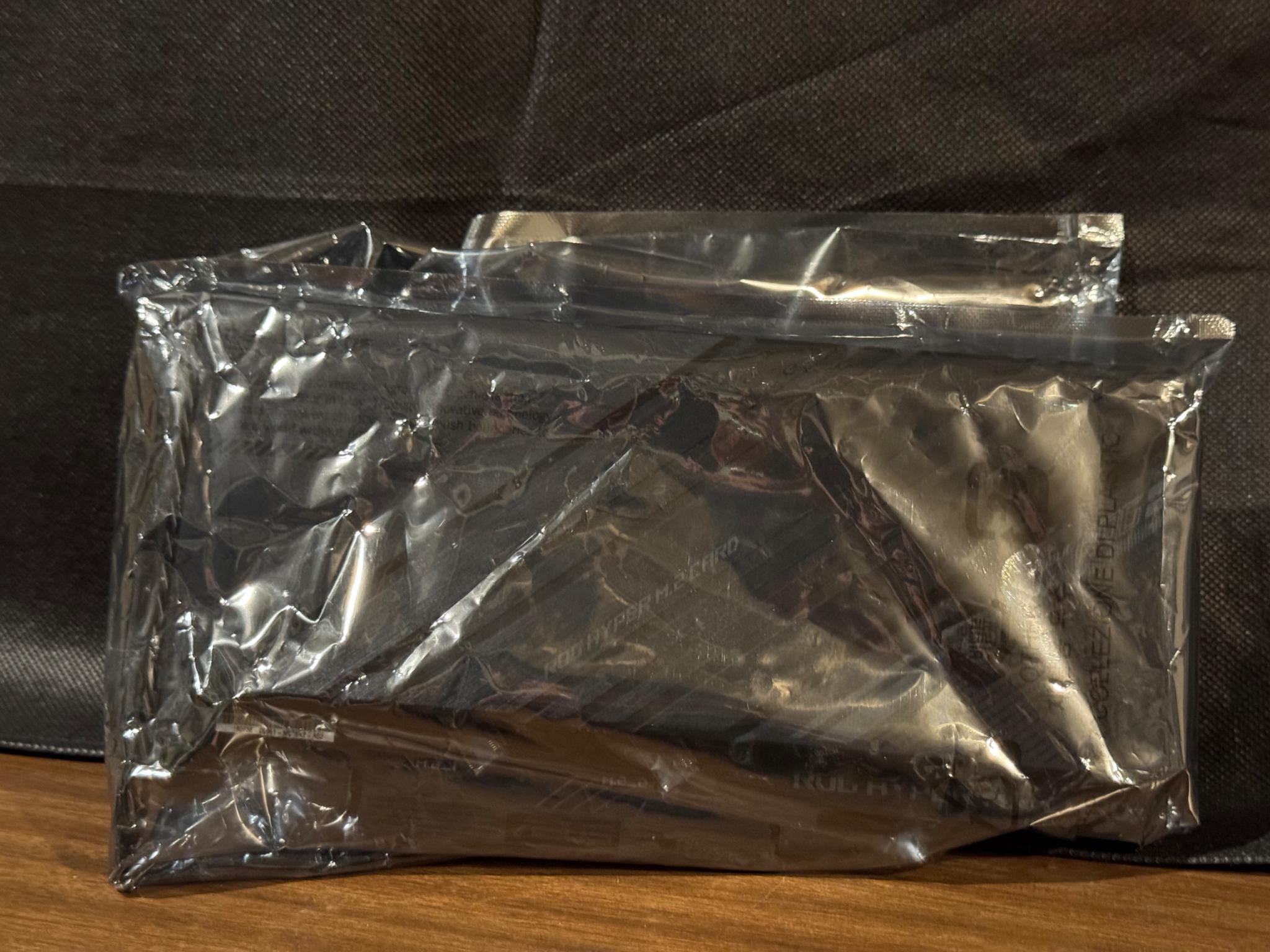 ASUS ROG HYPER M.2 PCIe Card - Gen5 PCIe Ready (2 x M.2 Expansion)