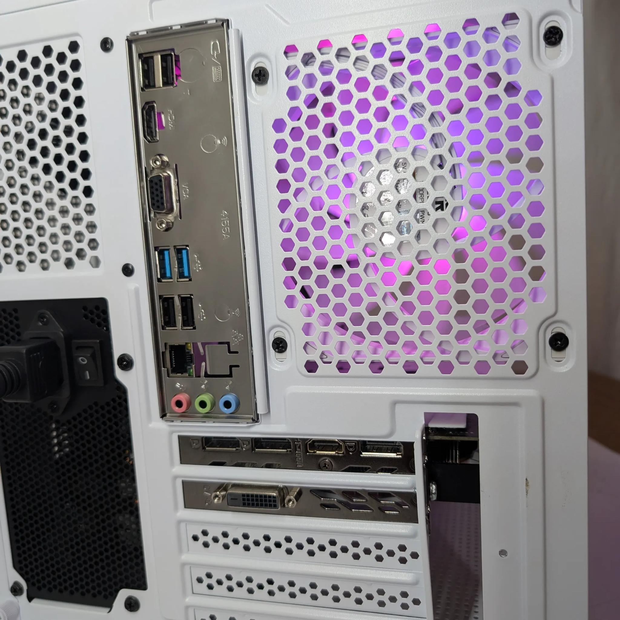 GTX 1070 | RYZEN 5 2600 |  16GB DDR4 | 500GB NVME SSD | Windows 11
